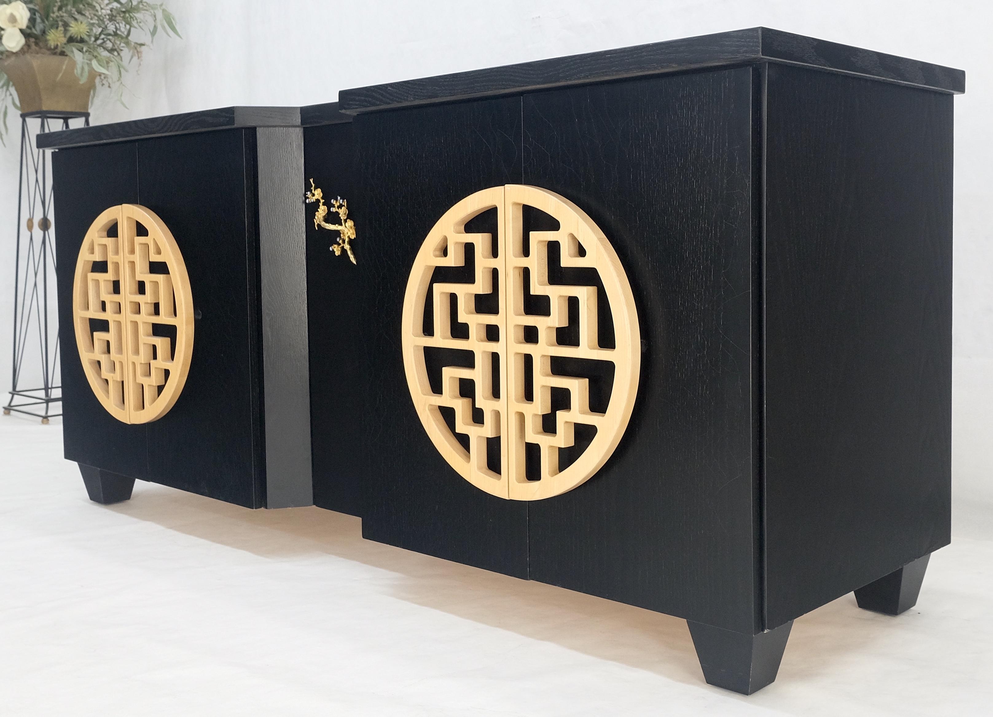 Grande cassettiera asiatica in lacca nera con ante in legno intagliato 8 cassetti Credenza in vendita 8