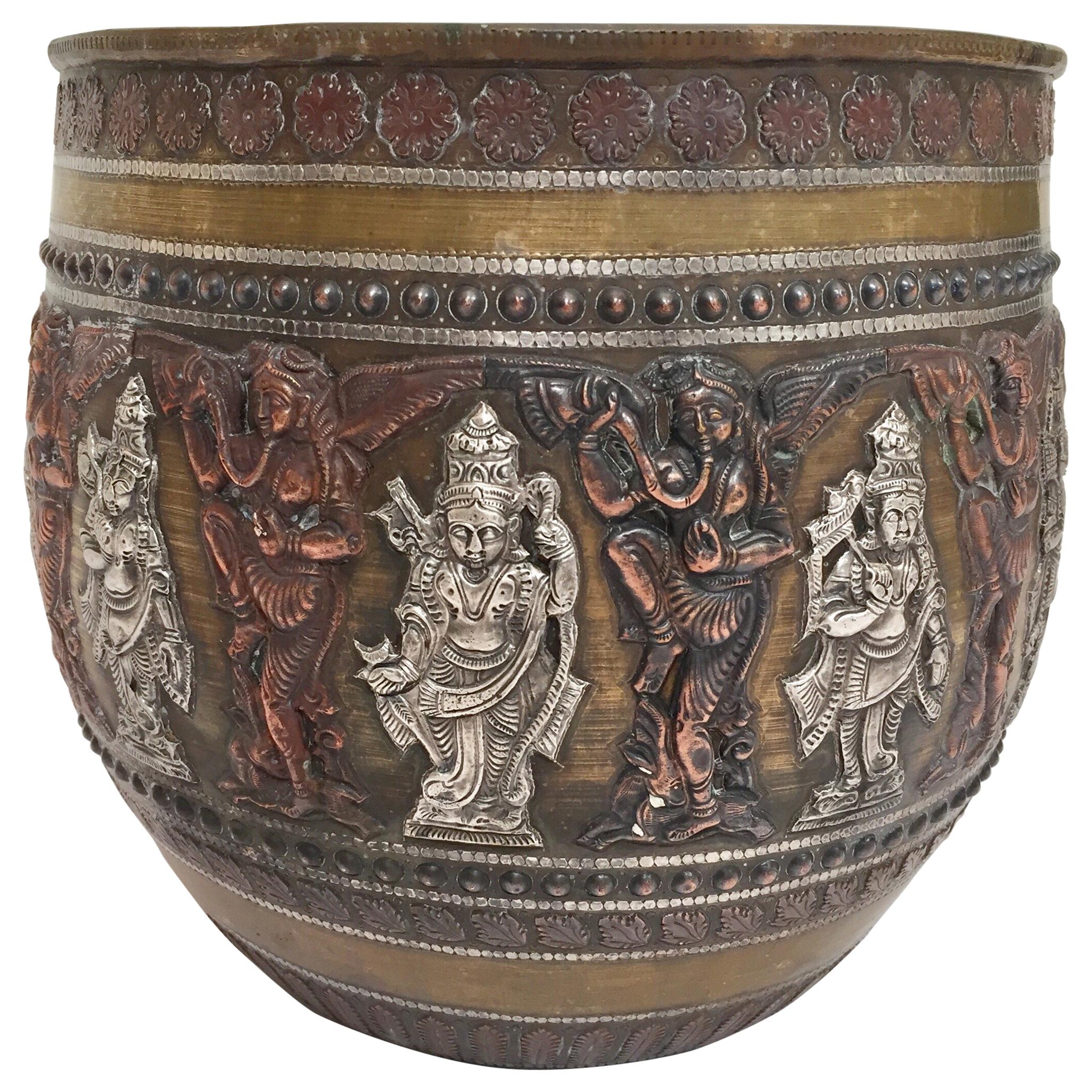 Gran cuenco ceremonial burmes de latón, cobre y plata con incrustaciones de avatares de Vishnú en venta