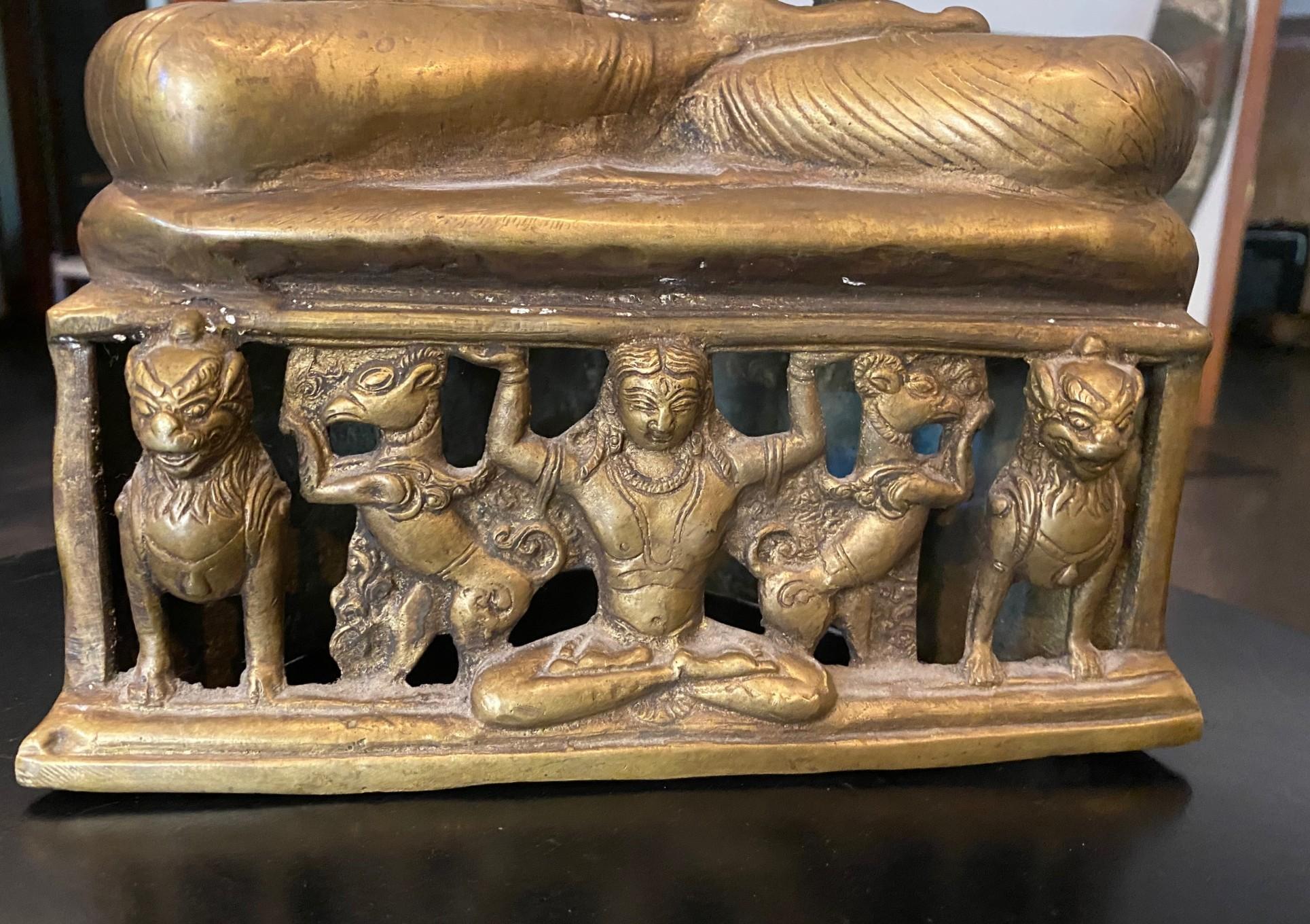 Große asiatische indische buddhistische Siddhartha Gautama sitzende Bronze-Buddha-Skulptur im Angebot 5