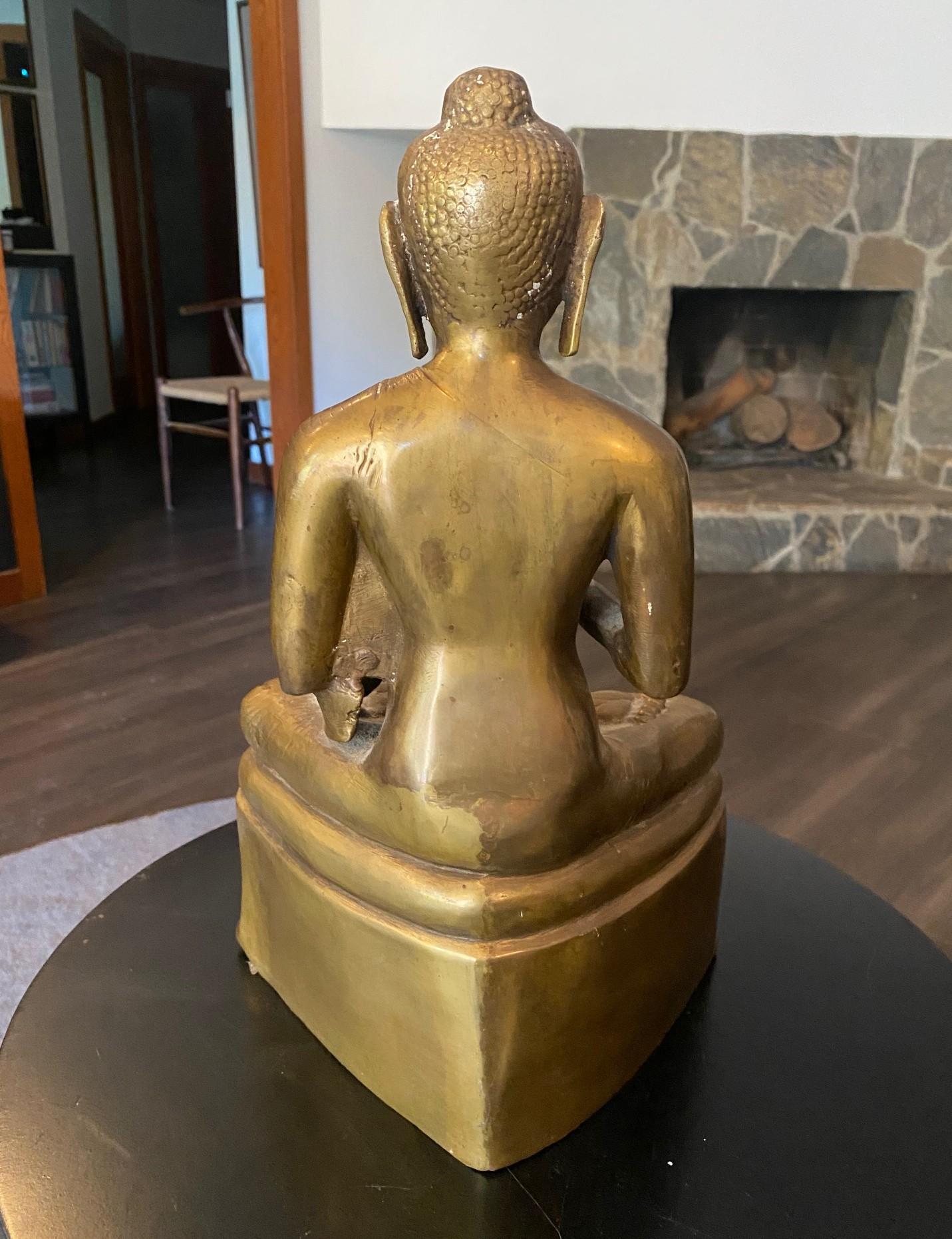 Große asiatische indische buddhistische Siddhartha Gautama sitzende Bronze-Buddha-Skulptur im Angebot 8