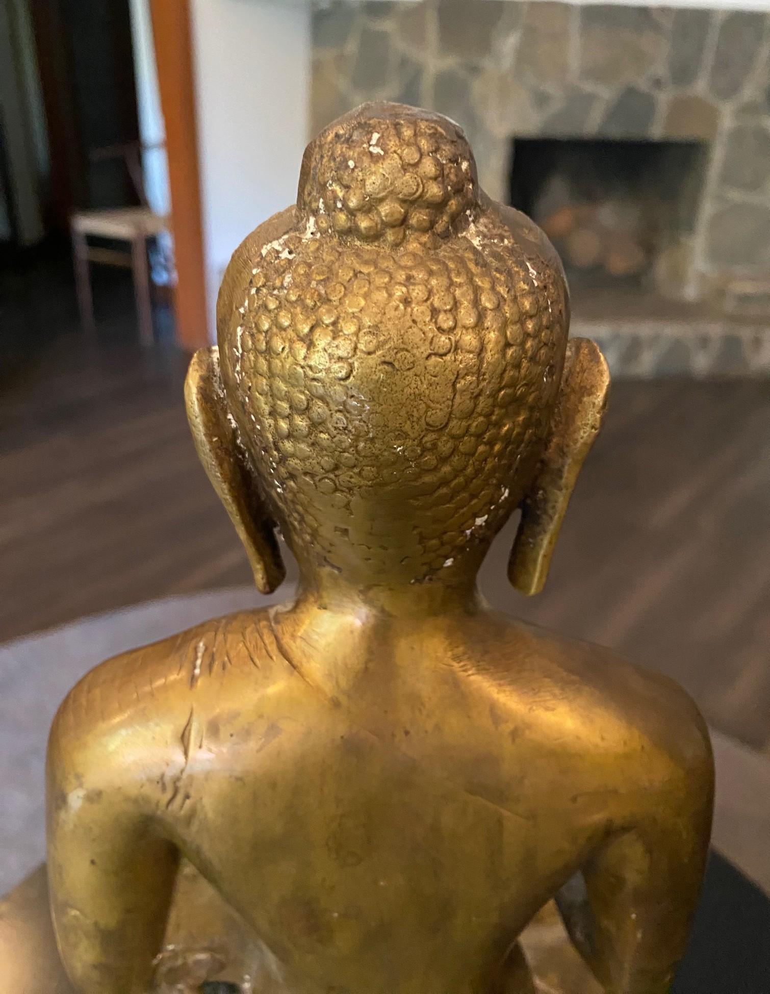 Große asiatische indische buddhistische Siddhartha Gautama sitzende Bronze-Buddha-Skulptur im Angebot 9