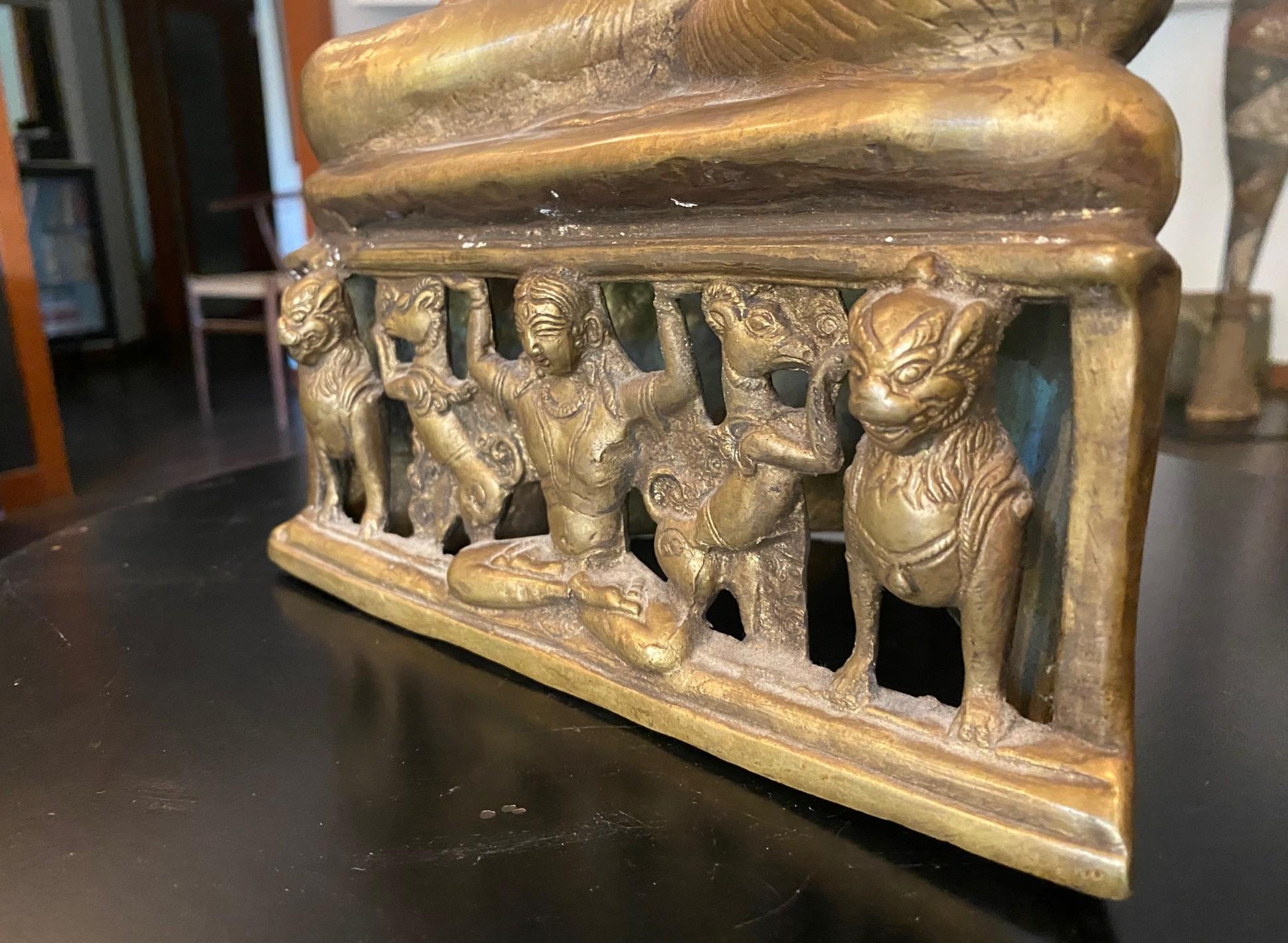 Große asiatische indische buddhistische Siddhartha Gautama sitzende Bronze-Buddha-Skulptur im Angebot 12