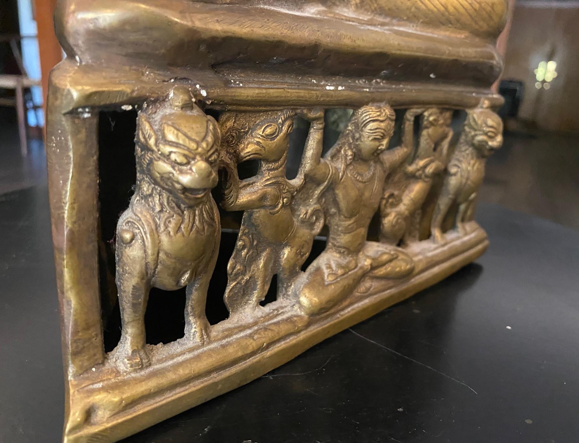 Große asiatische indische buddhistische Siddhartha Gautama sitzende Bronze-Buddha-Skulptur im Angebot 13
