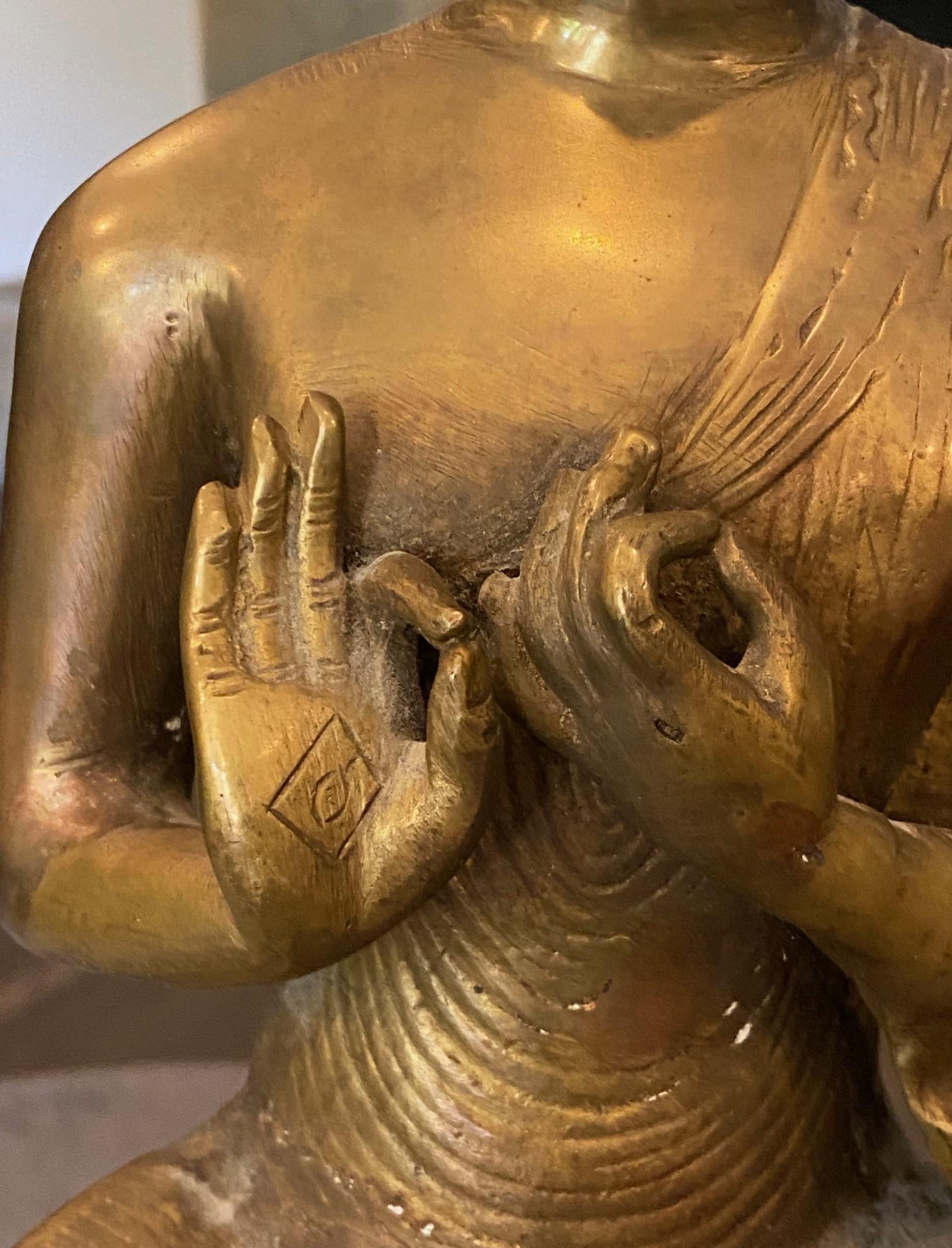 Große asiatische indische buddhistische Siddhartha Gautama sitzende Bronze-Buddha-Skulptur im Zustand „Gut“ im Angebot in Studio City, CA