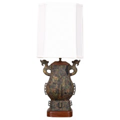 Große asiatisch inspirierte Tischlampe mit Walnuss-Akzenten