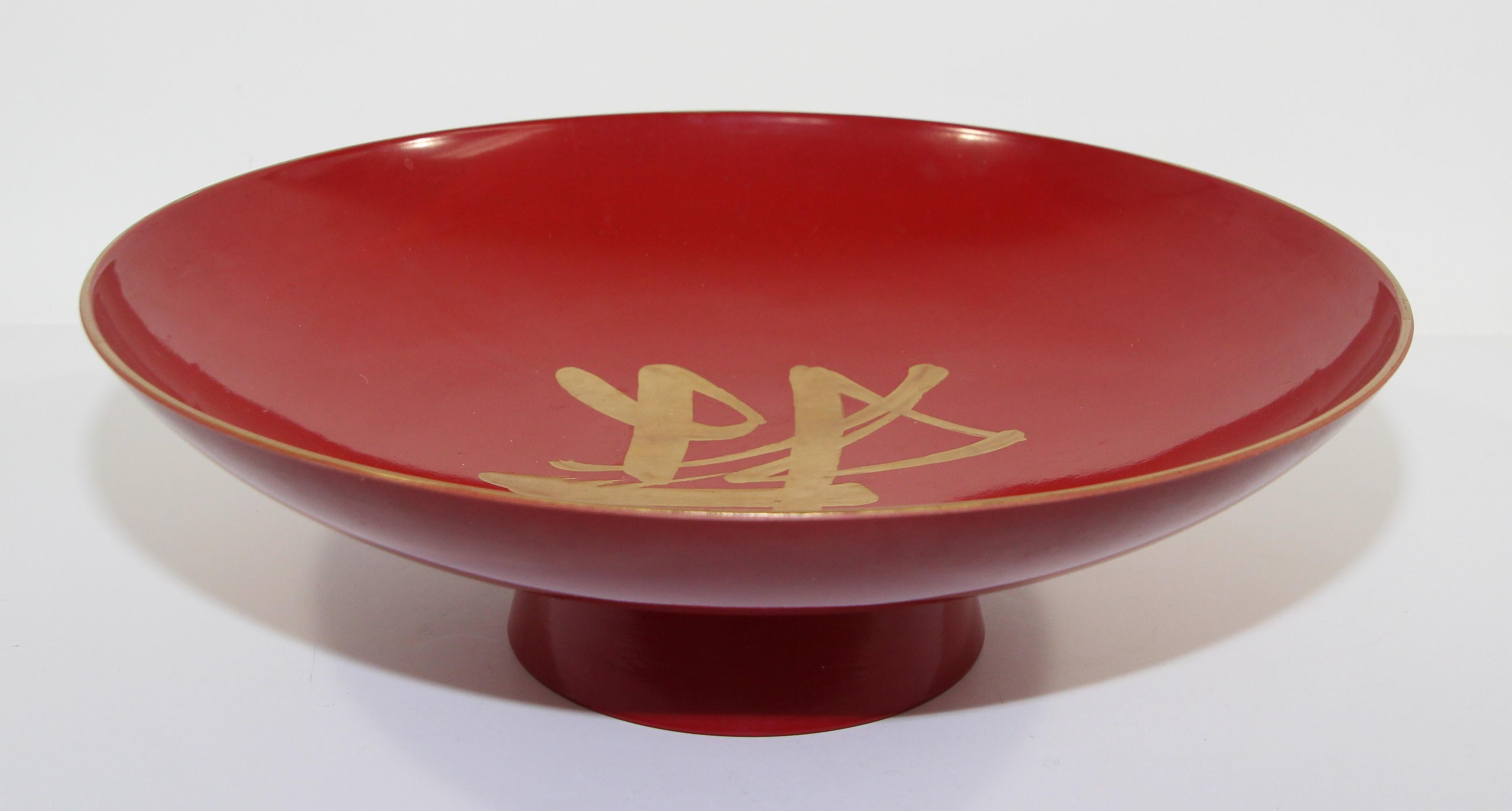 Large vintage Japanese shallow footed bowl in red lacquer with gold calligraphy design.
This beautiful lacquerware were made to serve foods during elaborate banquet.
Great decorative Asian bowl centerpiece will add a chic statement to a your