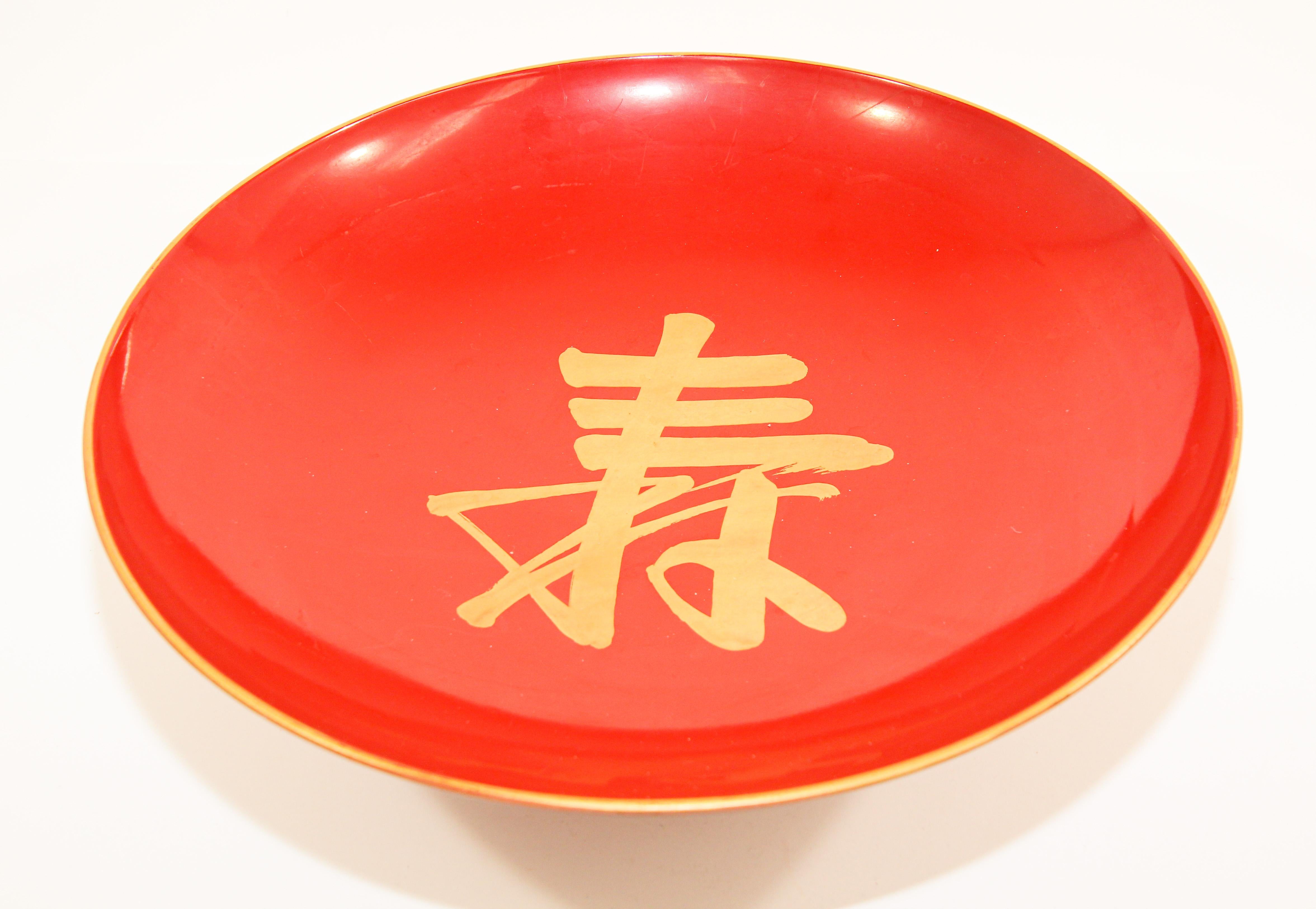 Asiatischer japanischer rot lackierter Tafelaufsatz mit Fuß aus Schale (Japonismus) im Angebot