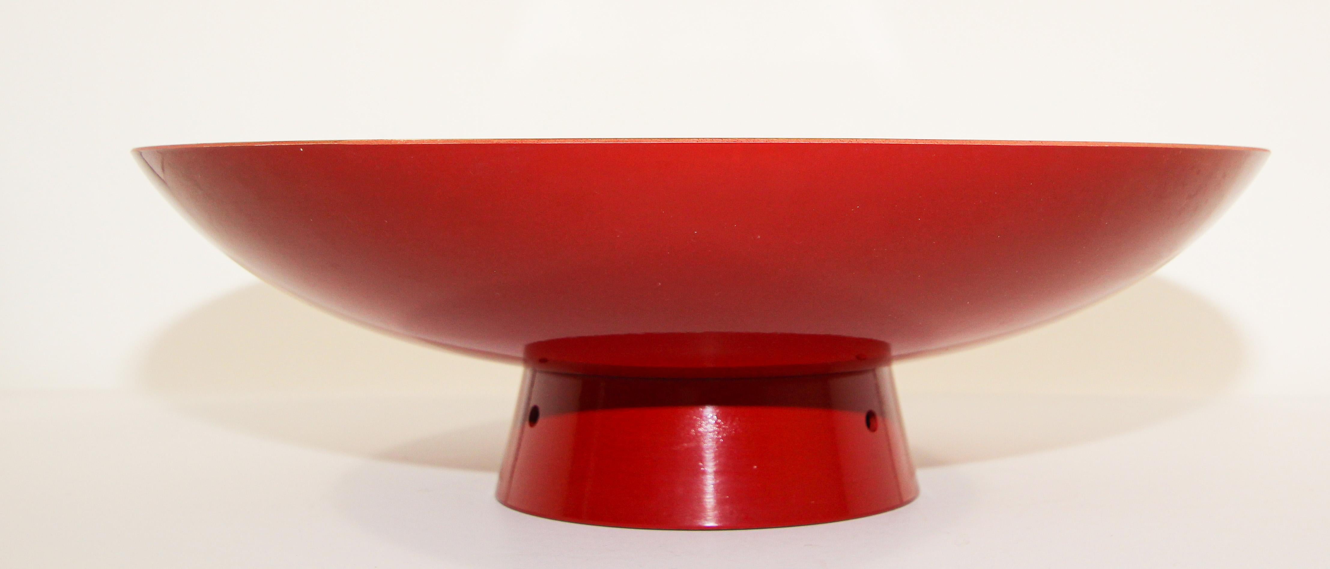 20th Century Asian Japanese Red Lacquered Footed Bowl Centerpiece For Sale