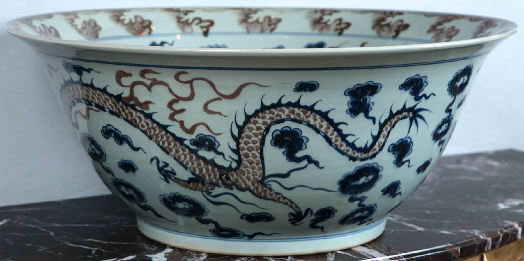 Large Asian Porcelain Bowl In Excellent Condition In Woodbury, CT