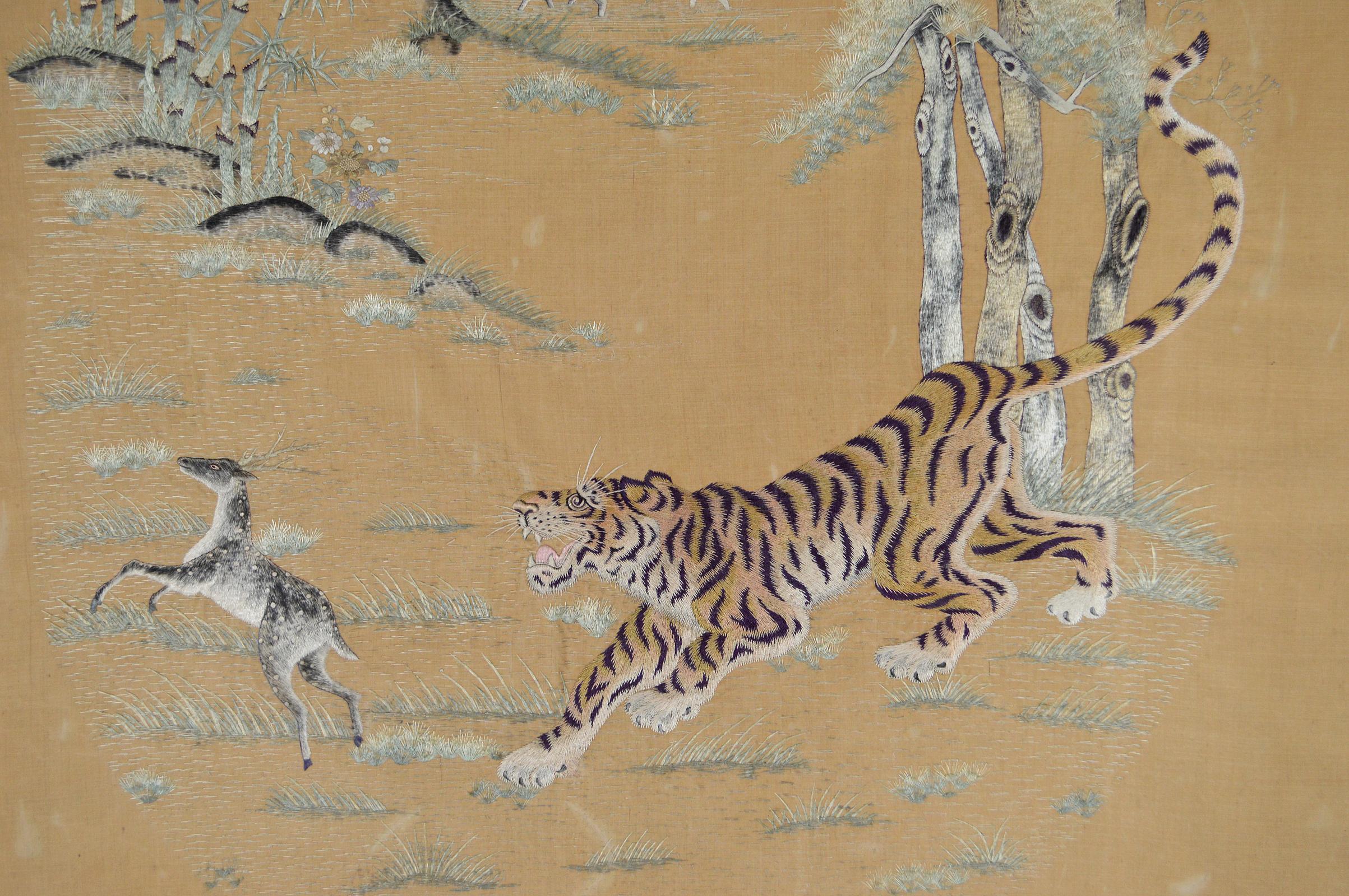 Large Asian silk embroidery tapestry.

The tapestry represents a tiger hunting a deer.
The tapestry represents a tiger hunting a deer.
There are thickets of trees and bamboo.
Behind, there are farmers in a rice field, one farmer use an ox to
