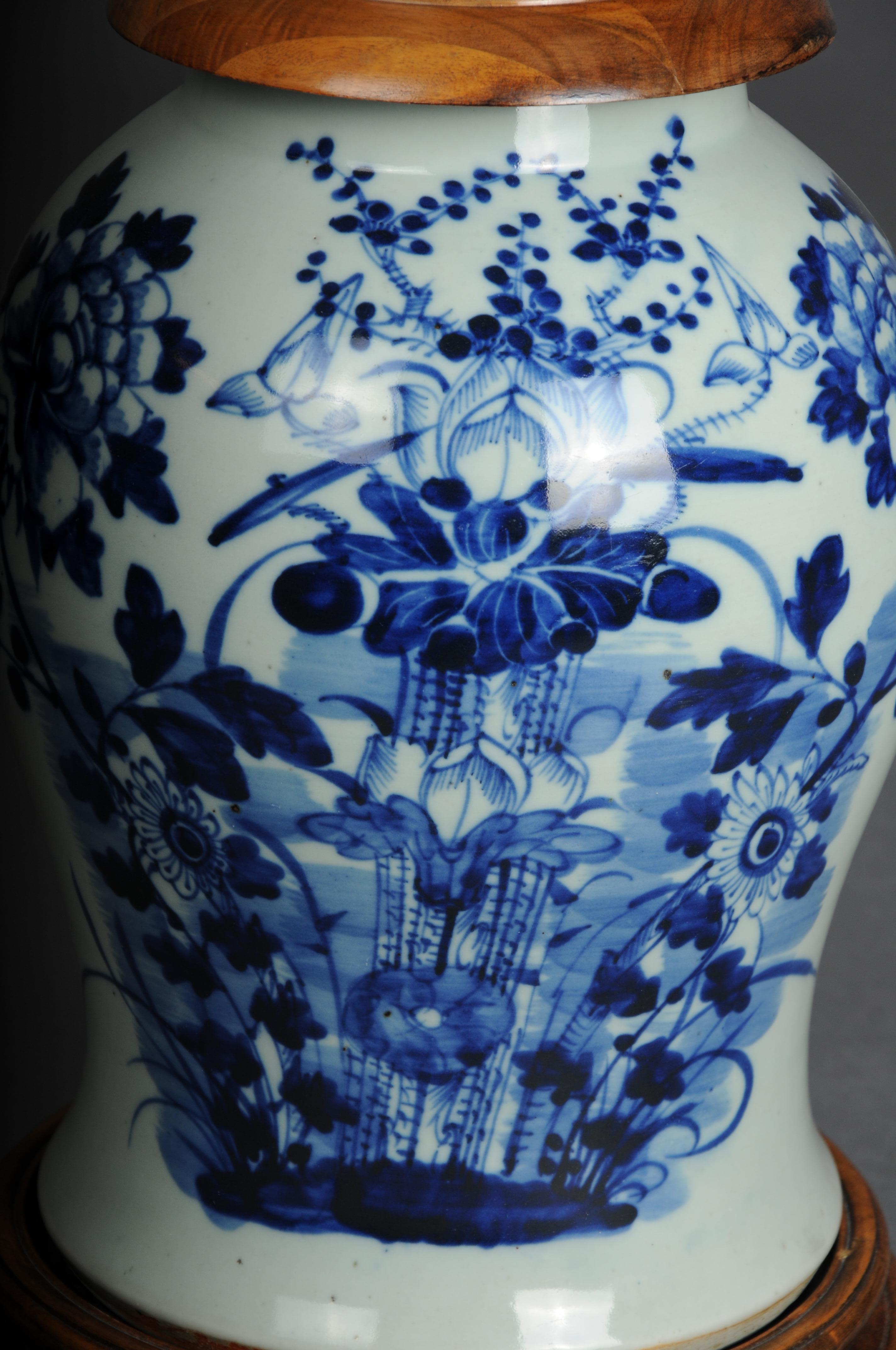 Porcelain Large Asian table vase, porcelain, 20th century. For Sale