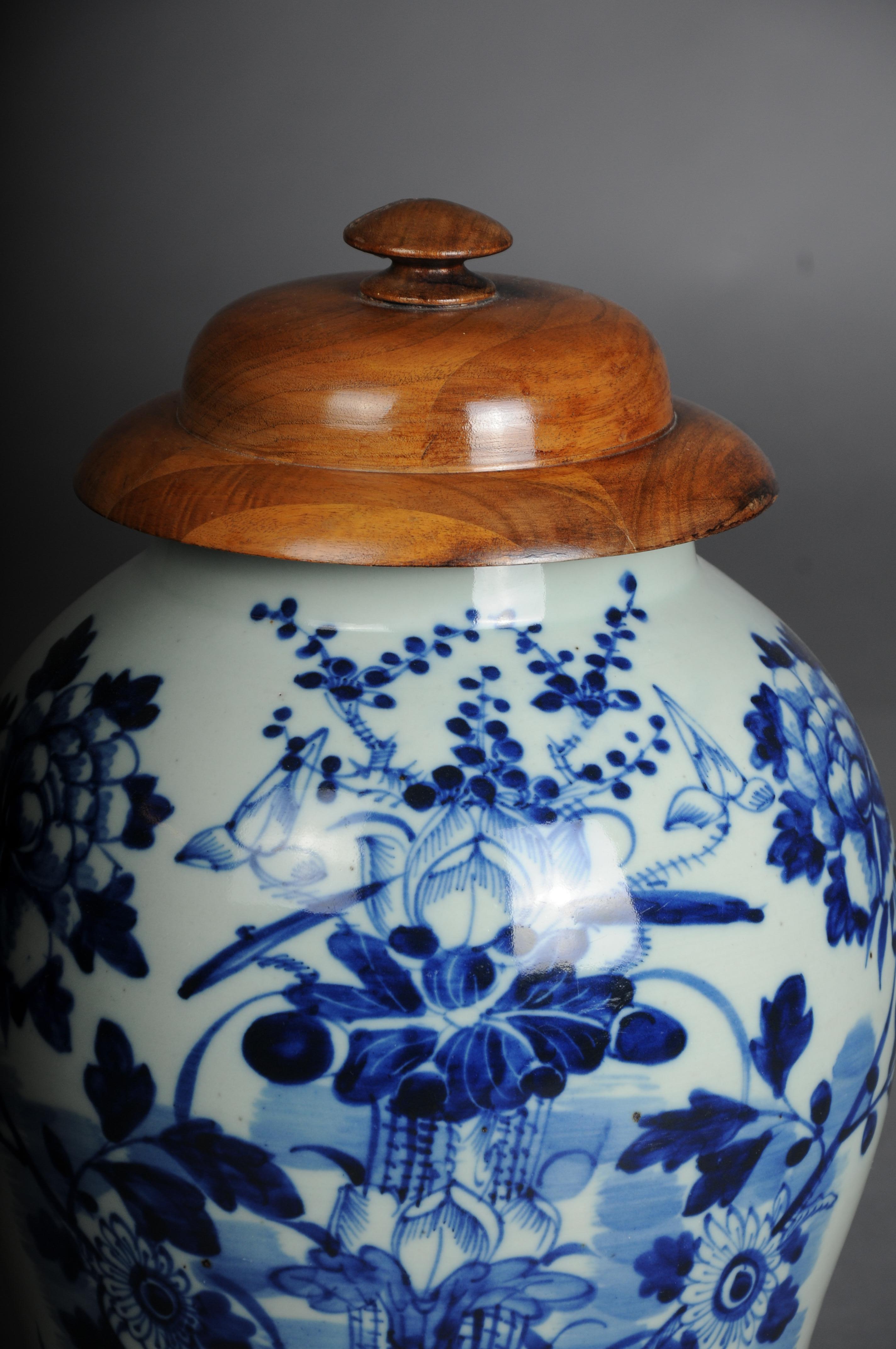 Large Asian table vase, porcelain, 20th century. For Sale 1