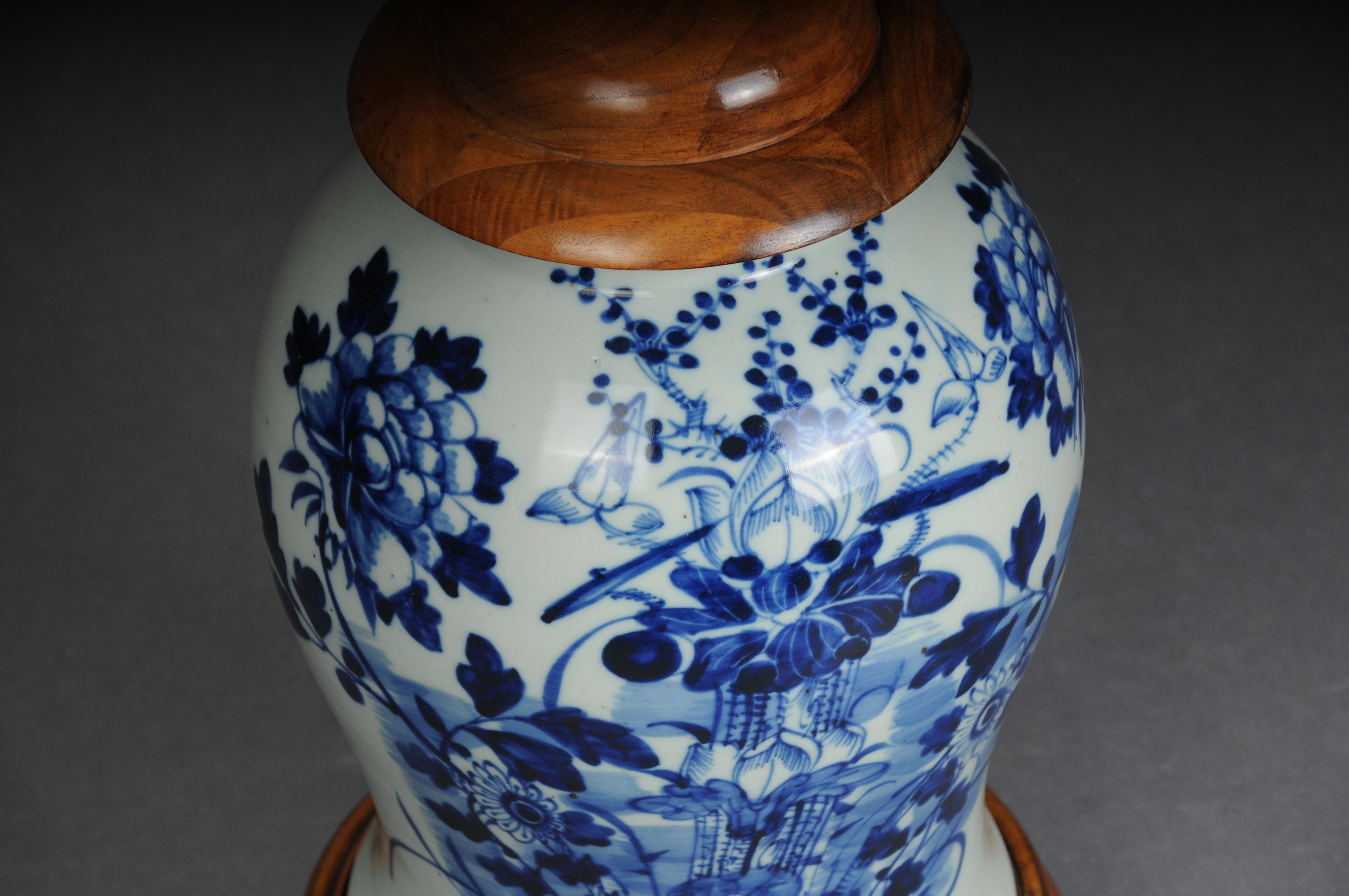 Large Asian table vase, porcelain, 20th century. For Sale 2