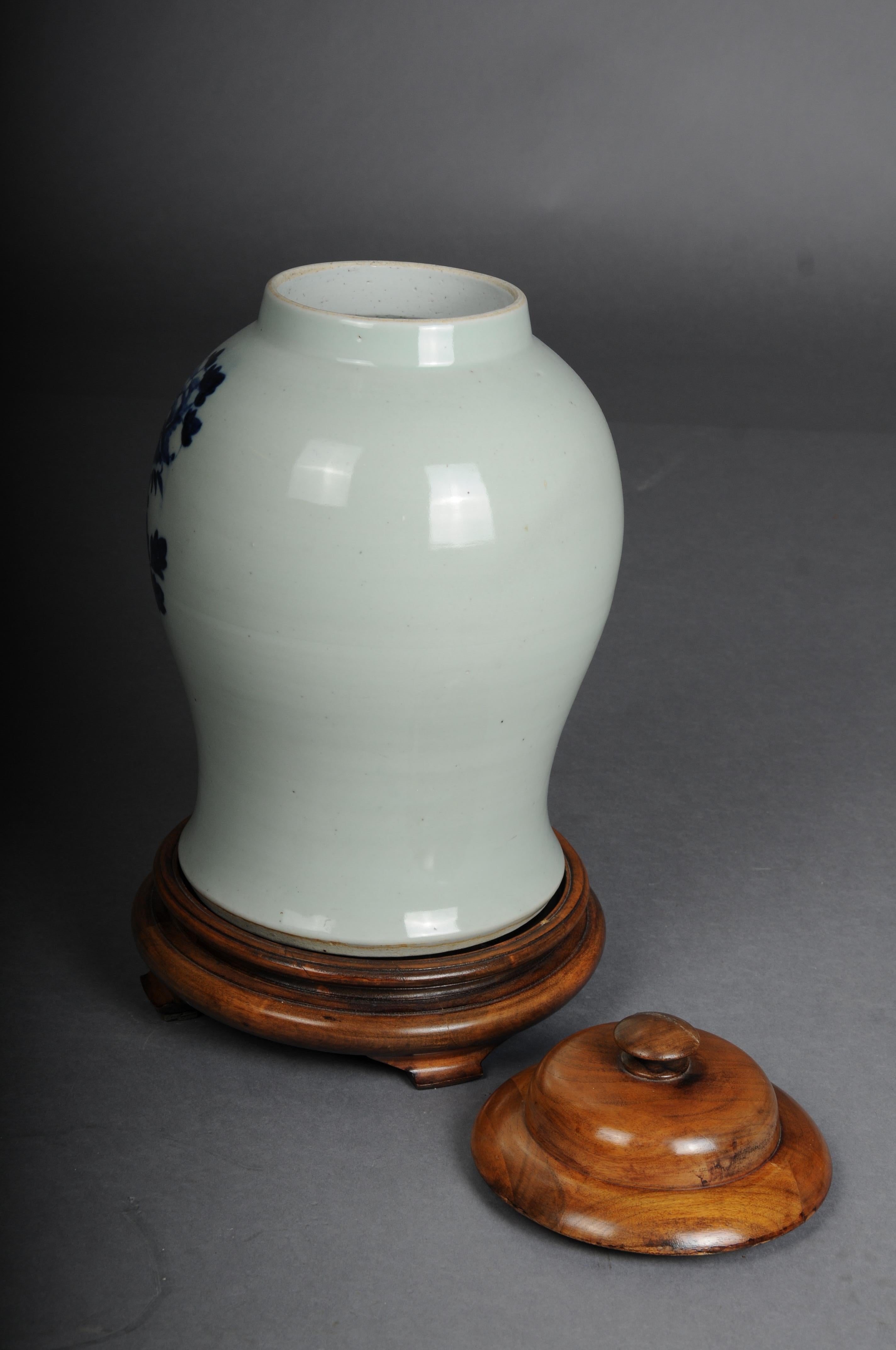 Large Asian table vase, porcelain, 20th century. For Sale 3