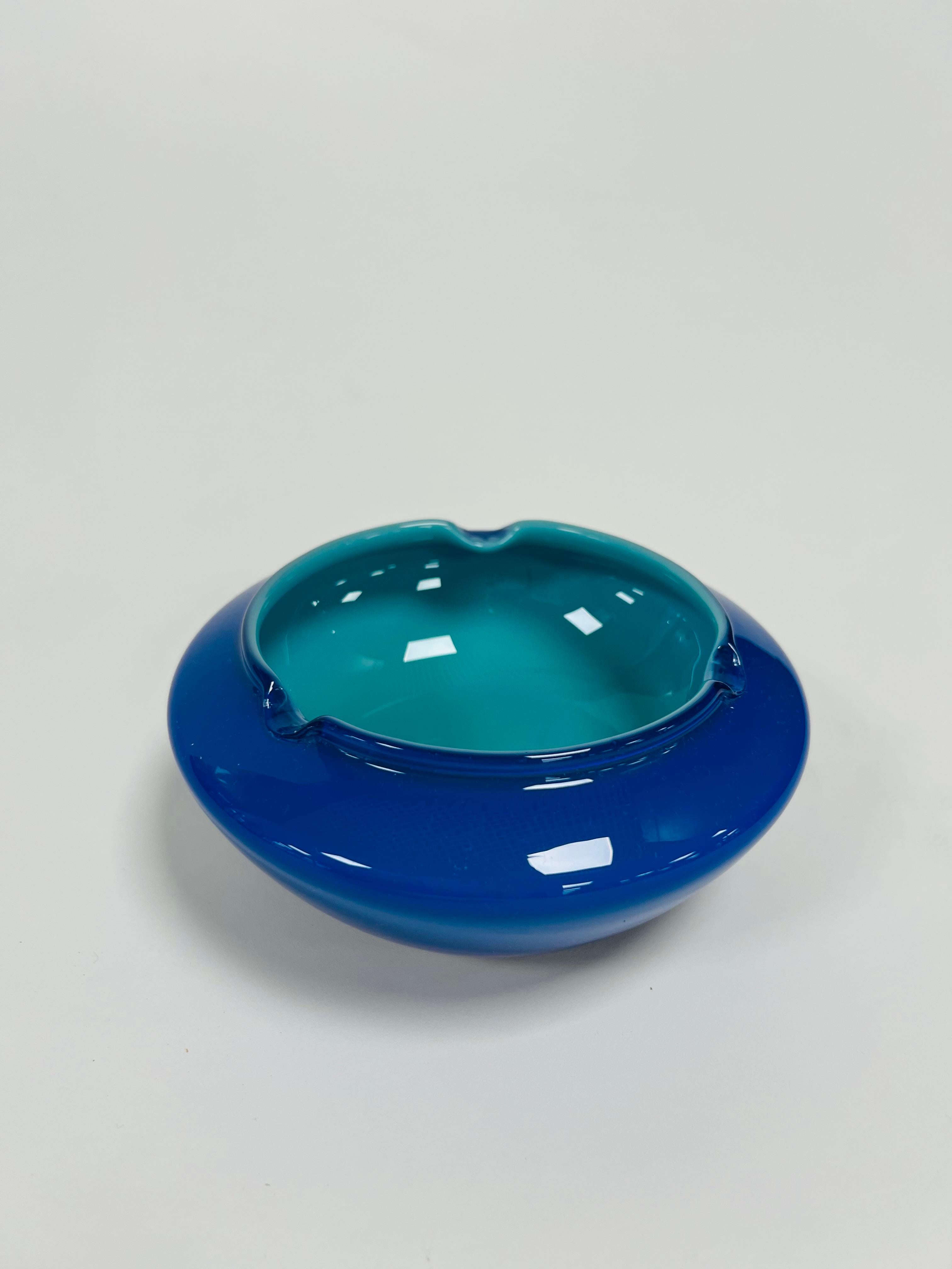 Appliqué Archimede Seguso large astray in Murano glass circa 1950 For Sale