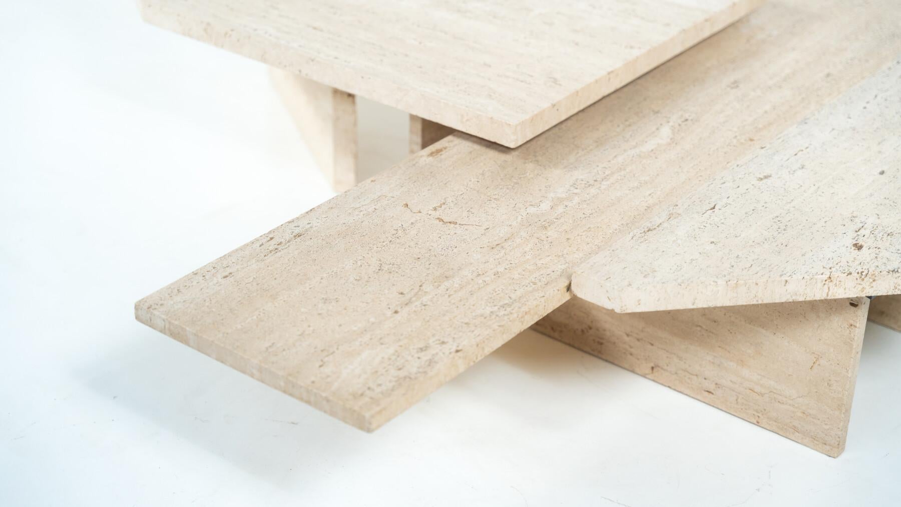 Grande table basse asymétrique attribuée à Willy Ballez, travertin, années 1970 en vente 5