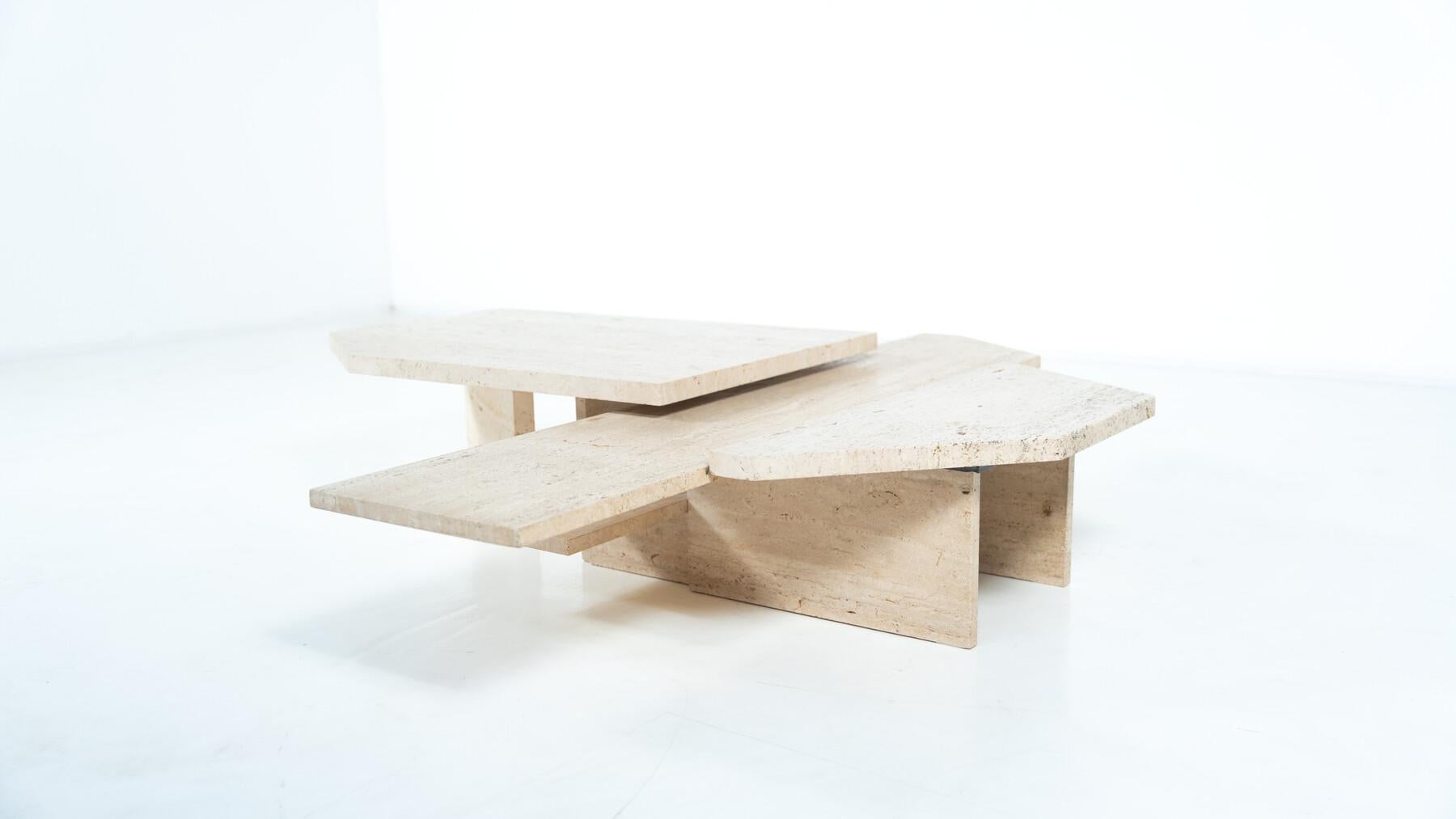 Fin du 20e siècle Grande table basse asymétrique attribuée à Willy Ballez, travertin, années 1970 en vente