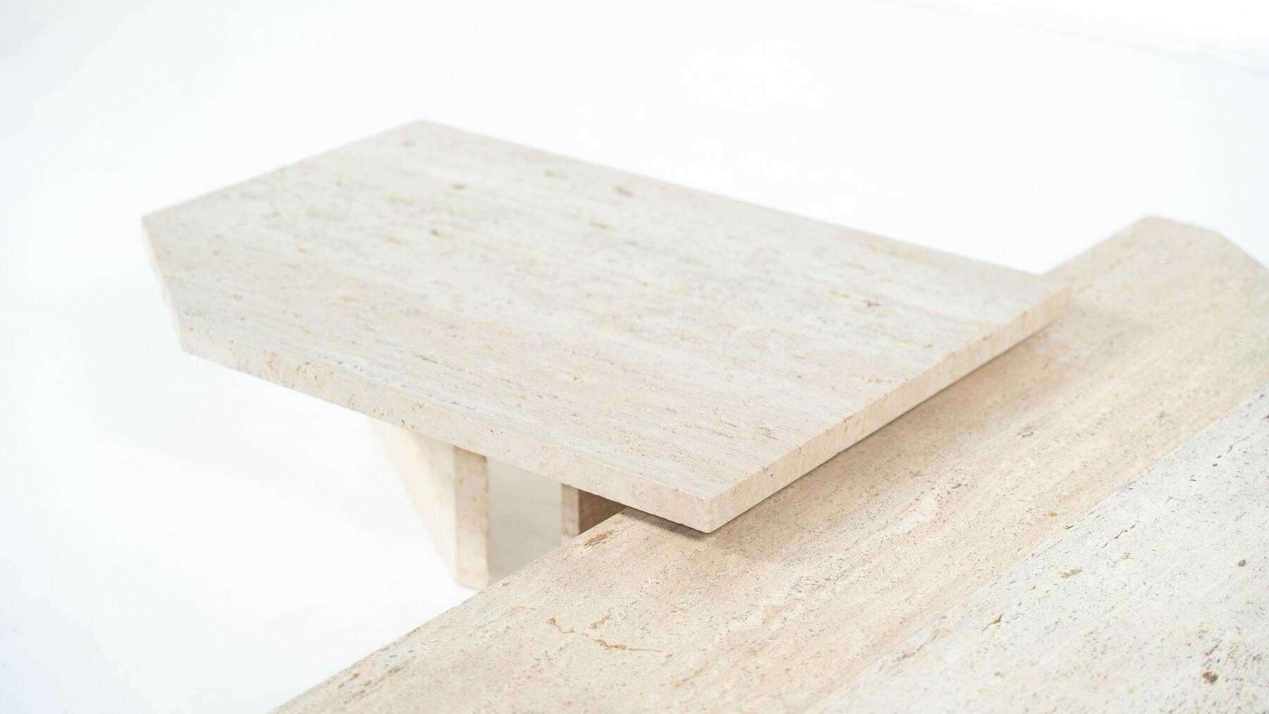 Grande table basse asymétrique attribuée à Willy Ballez, travertin, années 1970 en vente 3