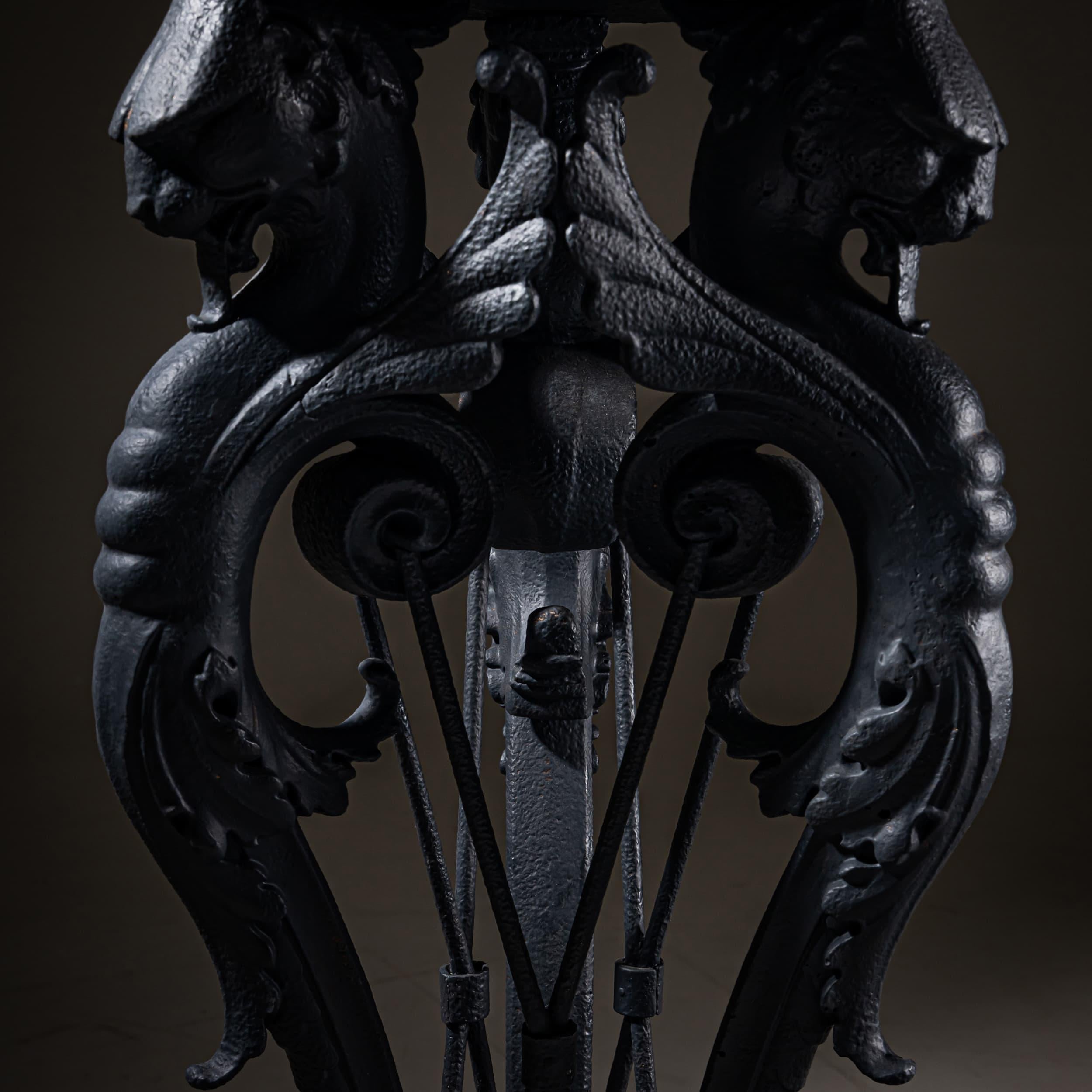 Iron Large Athénienne, 19th Century For Sale