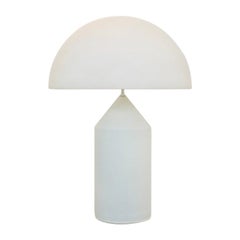 Grande lampe de bureau/lampe de chevet Atollo en verre blanc de Vico Magistretti pour Oluce Italy