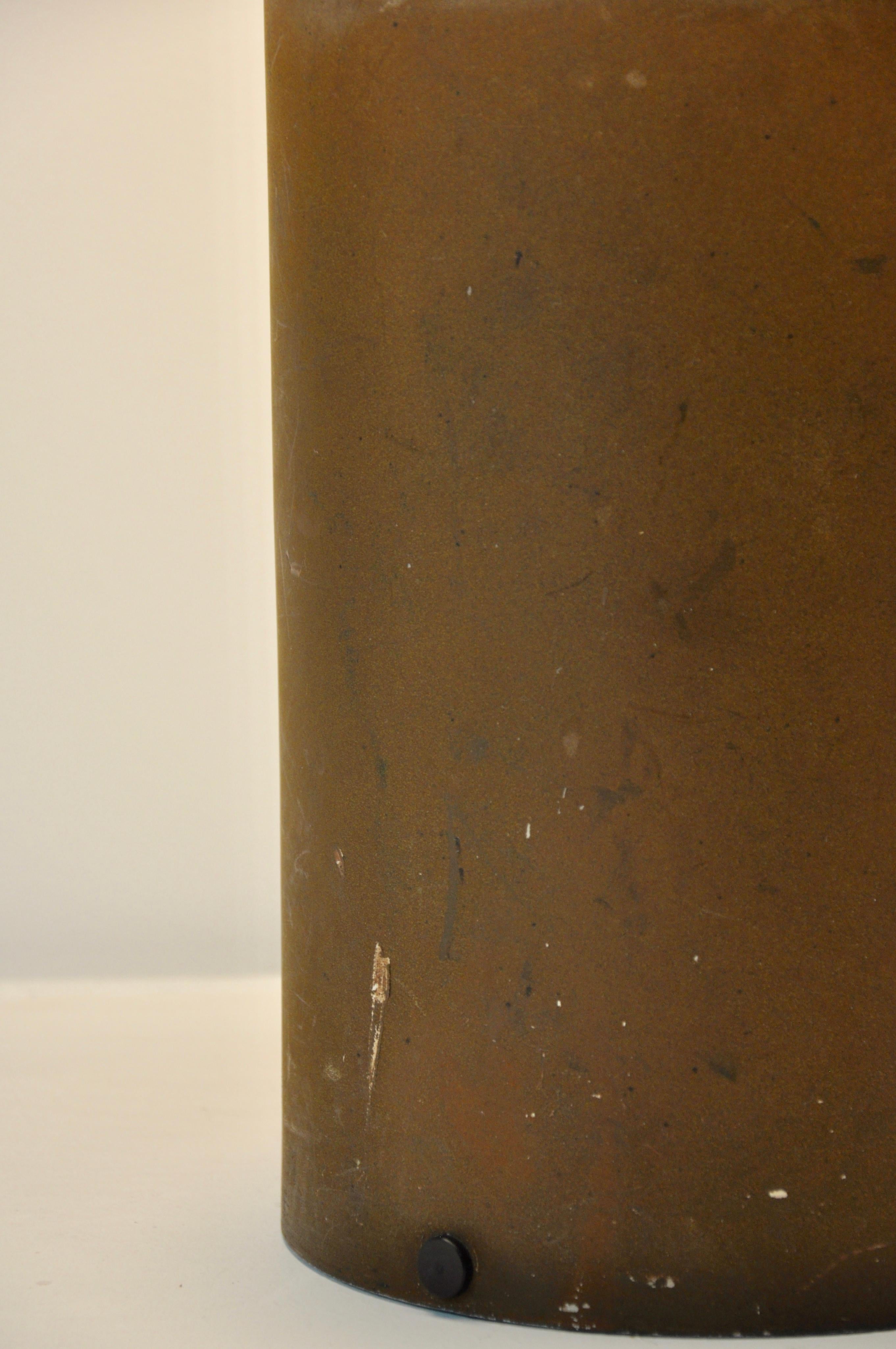 Brown colored lamp. Wear on the metal due to time and age of the object (see photo).