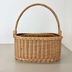 Revistero Bauhaus grande de ratán estilo Aubock de mediados de siglo, Francia, años 70