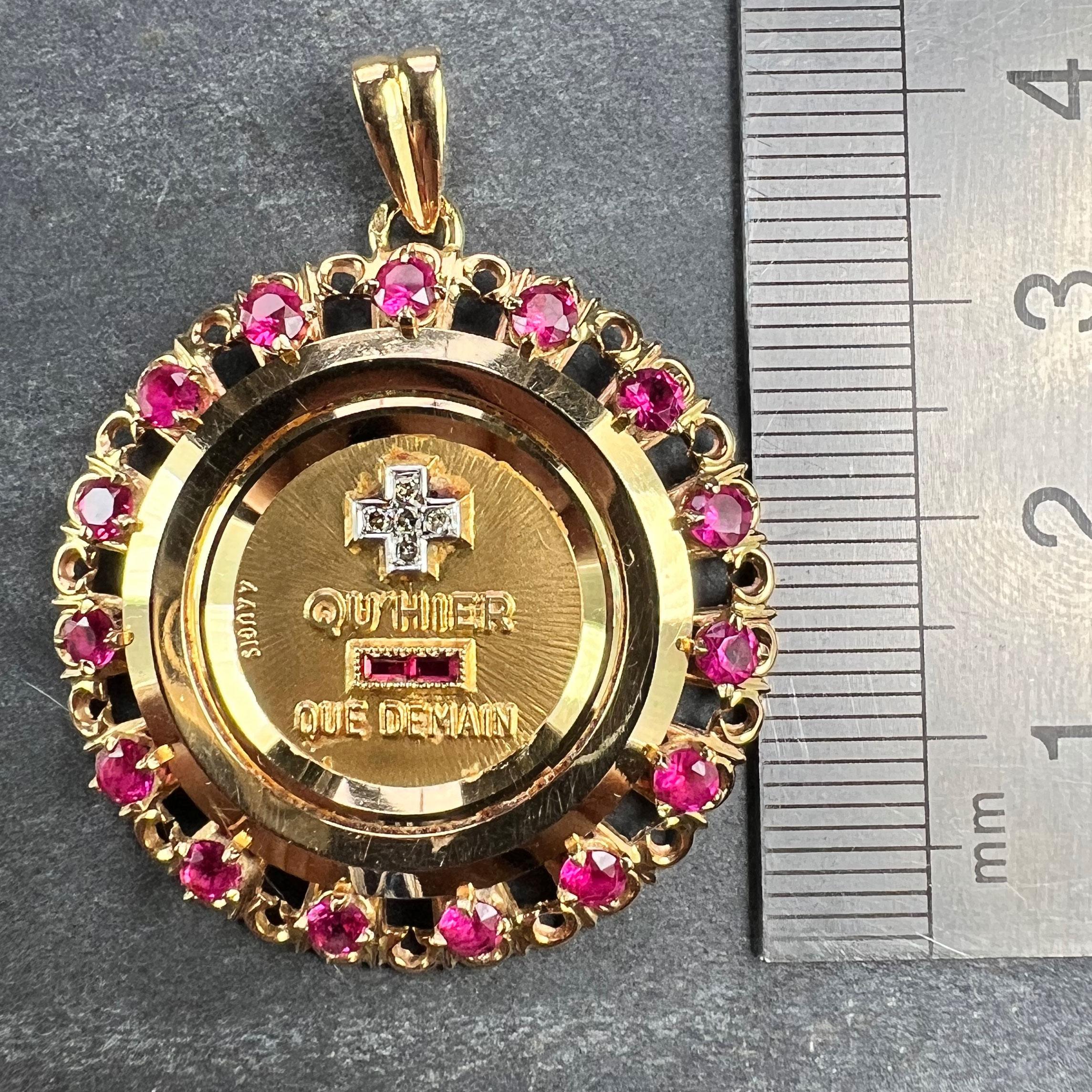 Grand pendentif A Augis Plus Qu'Hier Ruby Halo en or jaune 18K Médaille de l'amour en vente 5