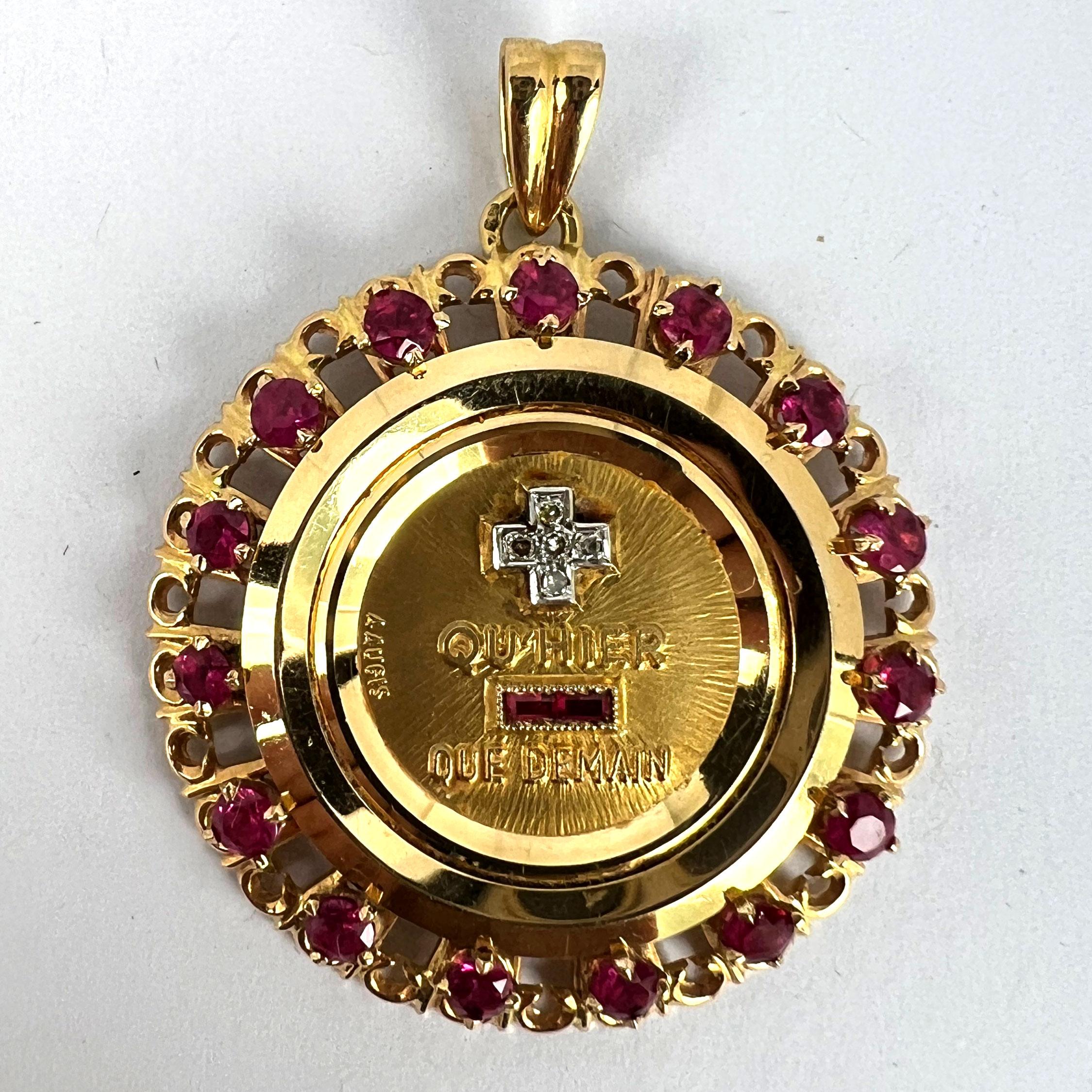 Grand pendentif A Augis Plus Qu'Hier Ruby Halo en or jaune 18K Médaille de l'amour en vente 7