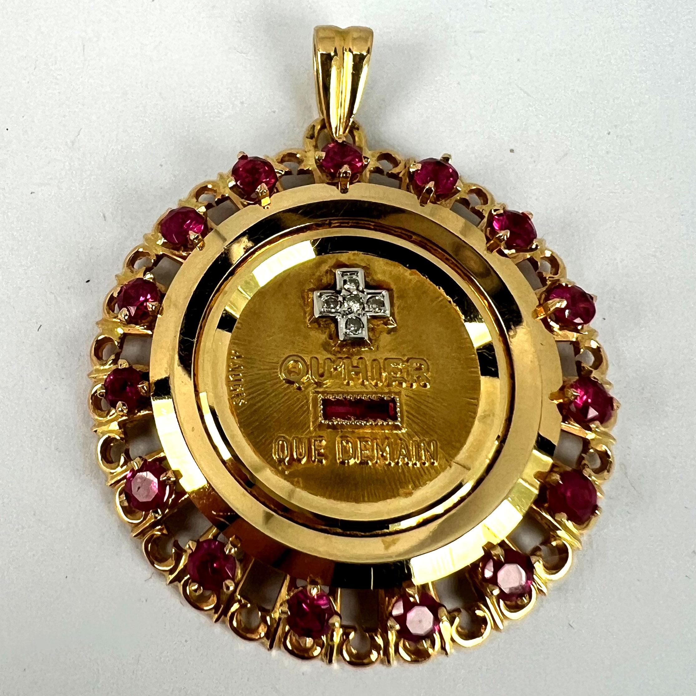 Grand pendentif A Augis Plus Qu'Hier Ruby Halo en or jaune 18K Médaille de l'amour en vente 8