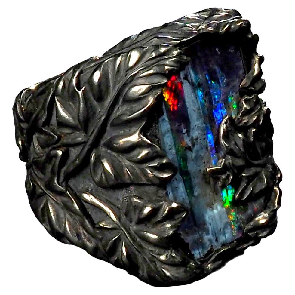 Grande bague en argent de type lierre avec opale de roche rouge, verte et bleue, Australie