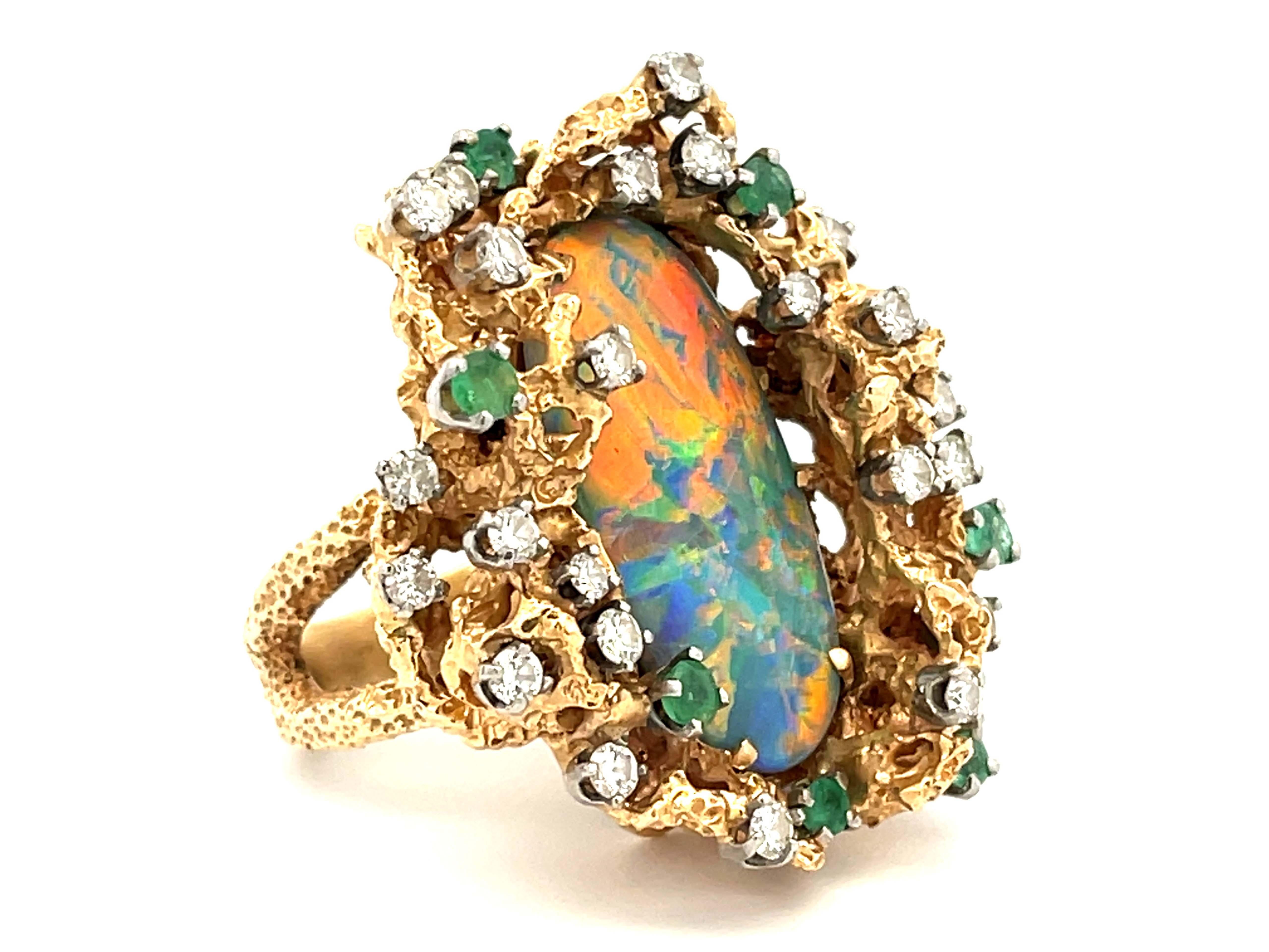 Großer australischer Lichter-Ring aus 14 Karat Gelbgold mit Opal, Smaragd und Diamant 6