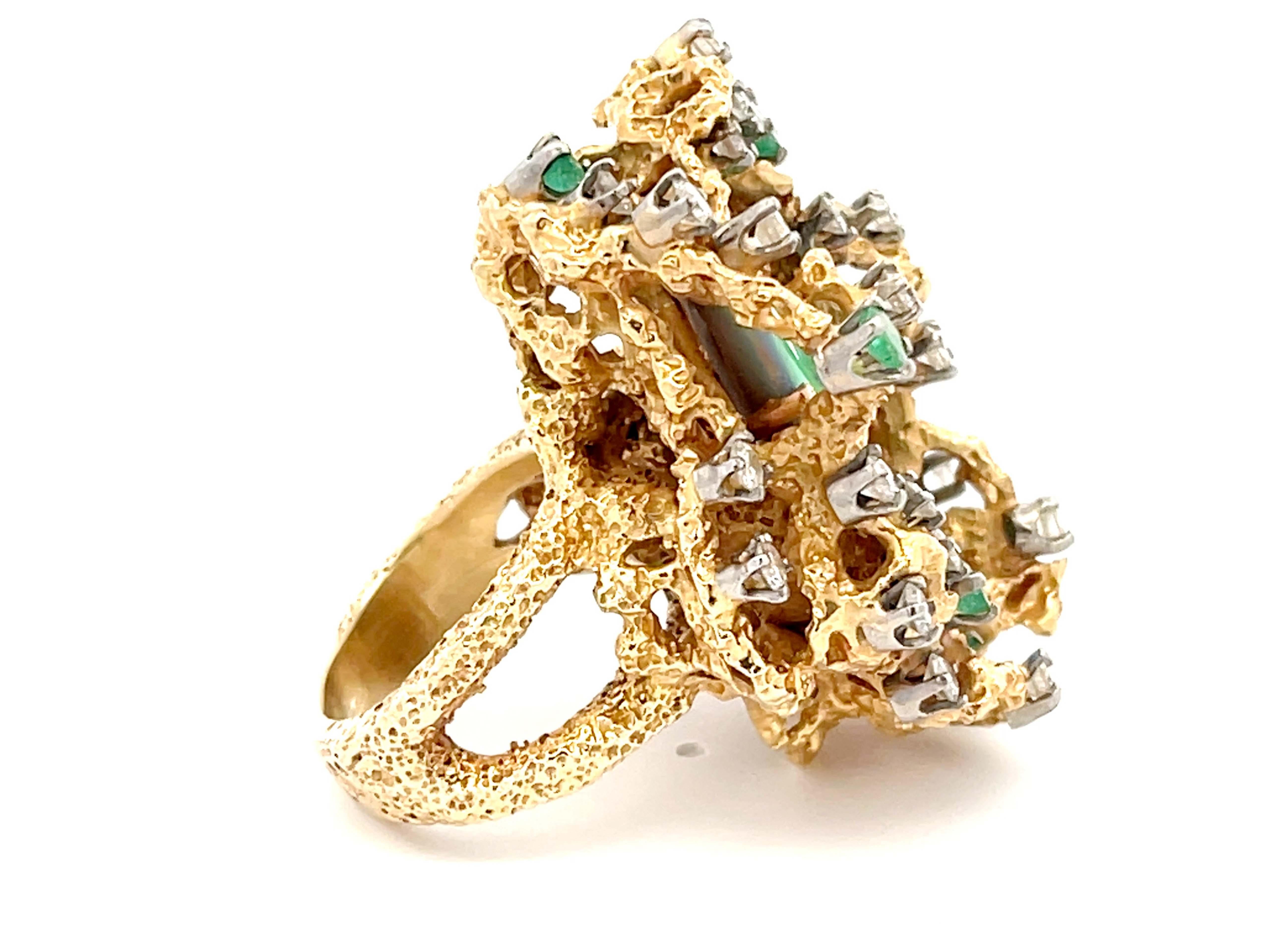 Großer australischer Lichter-Ring aus 14 Karat Gelbgold mit Opal, Smaragd und Diamant 7