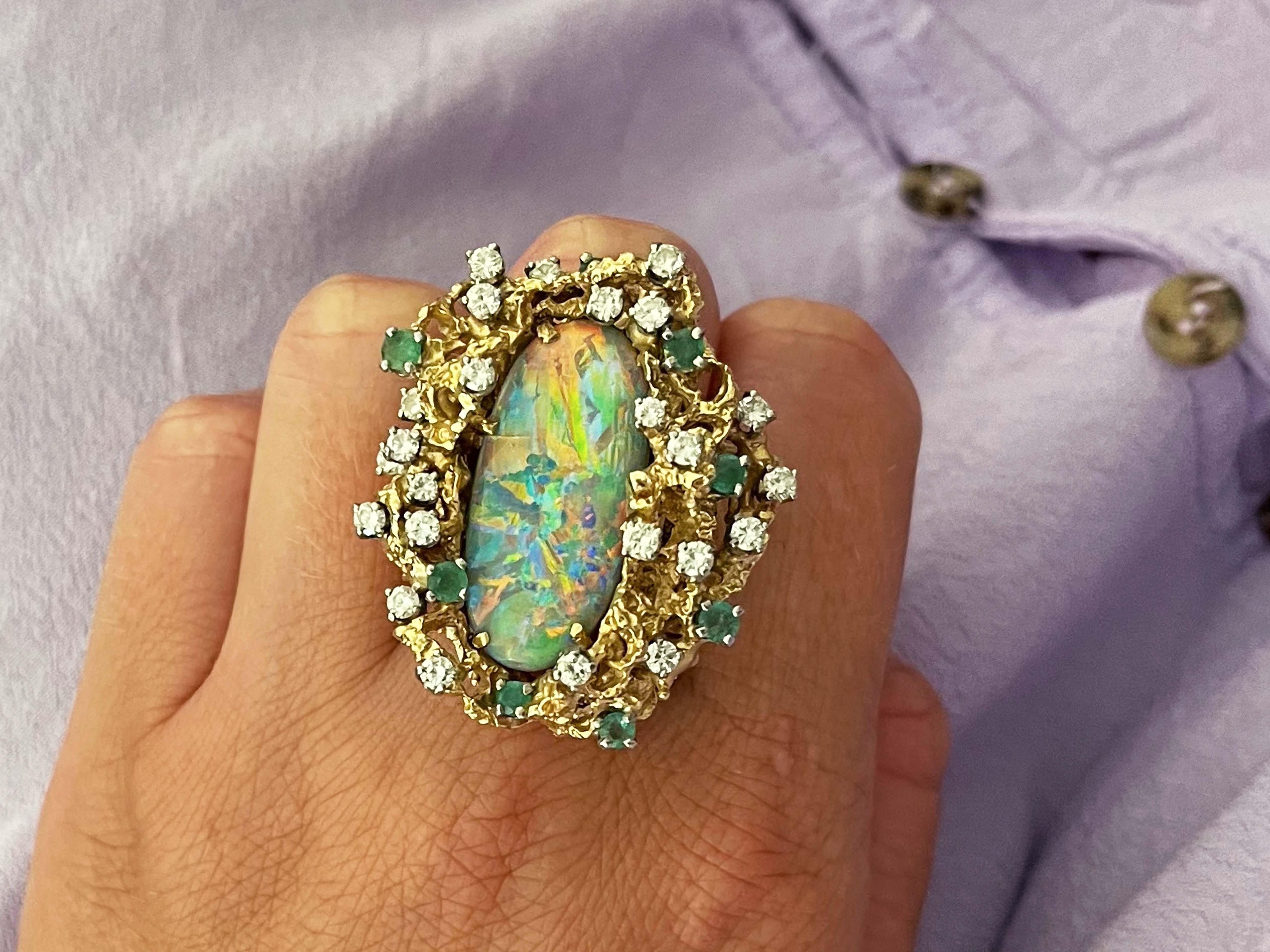Großer australischer Lichter-Ring aus 14 Karat Gelbgold mit Opal, Smaragd und Diamant für Damen oder Herren