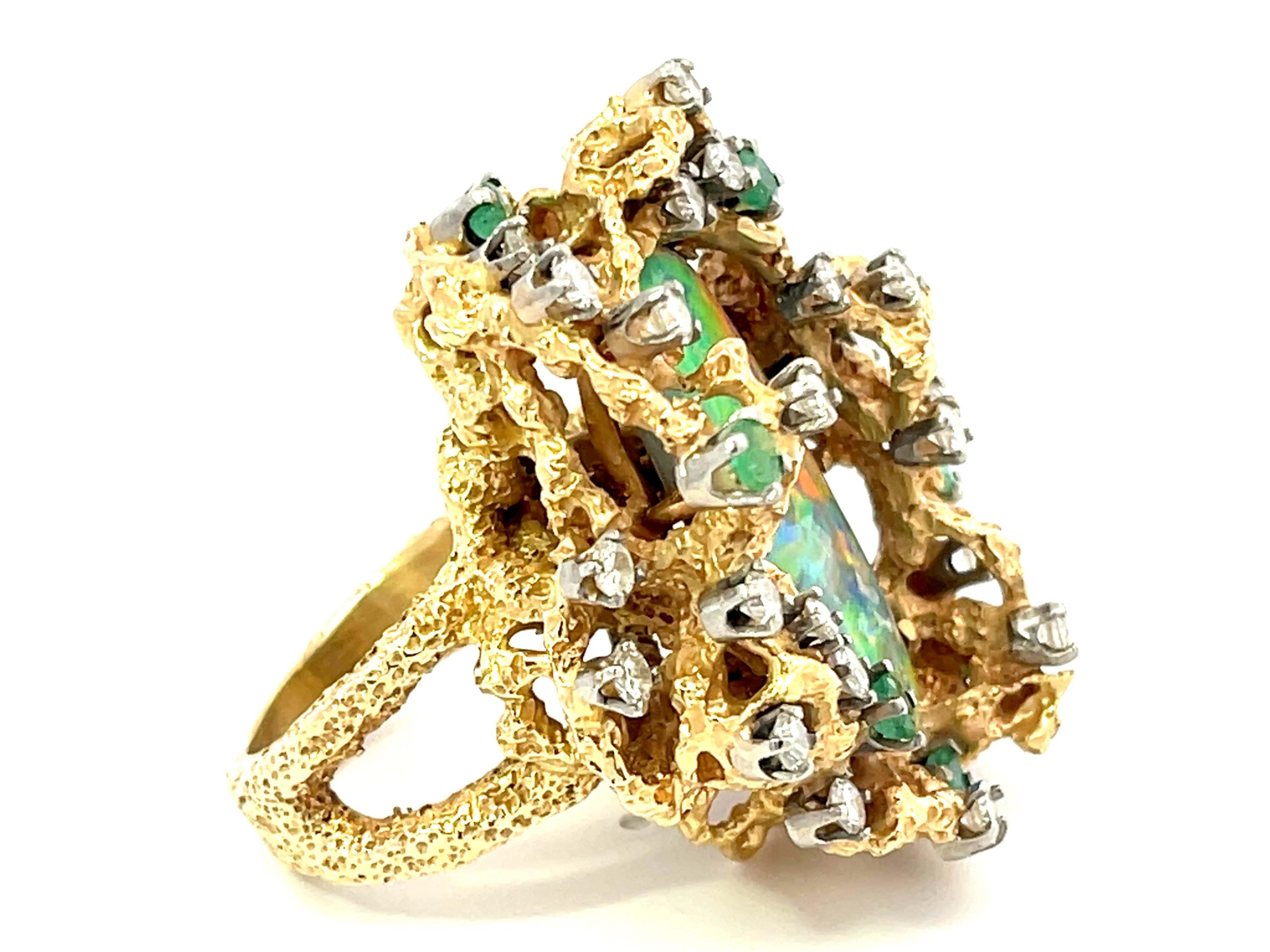 Großer australischer Lichter-Ring aus 14 Karat Gelbgold mit Opal, Smaragd und Diamant 2