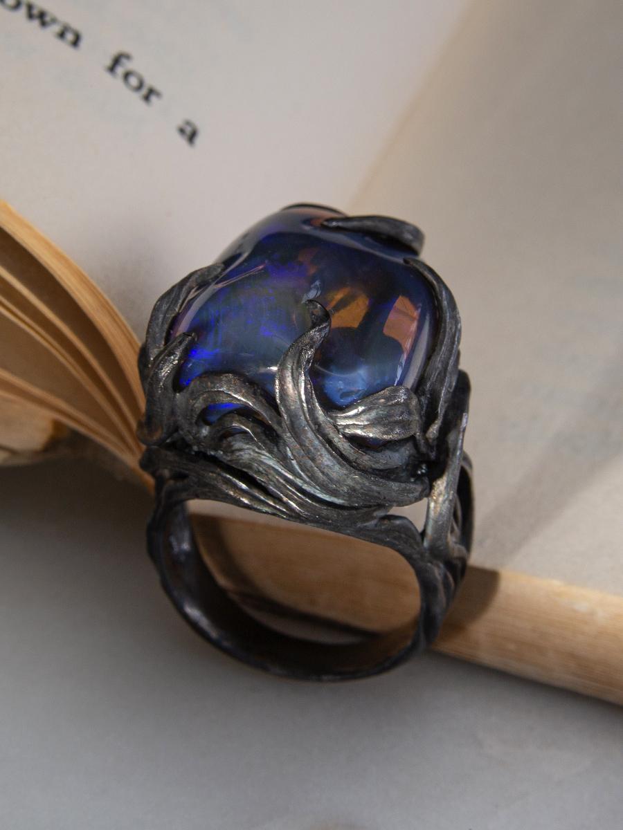 Grande bague en opale australienne Cascade de vagues Bleu fluo cadeau de mariage personne spéciale en vente 1
