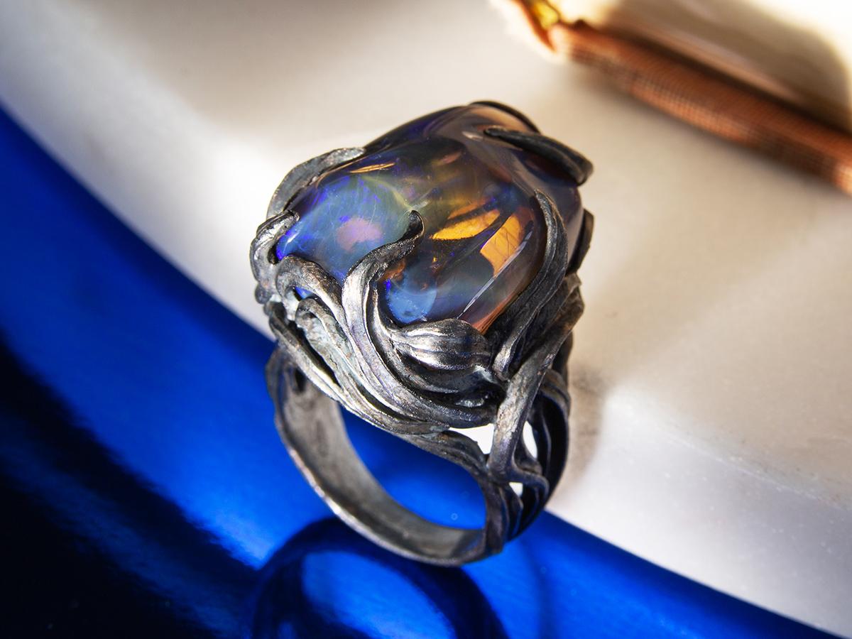 Grande bague en opale australienne Cascade de vagues Bleu fluo cadeau de mariage personne spéciale en vente 2