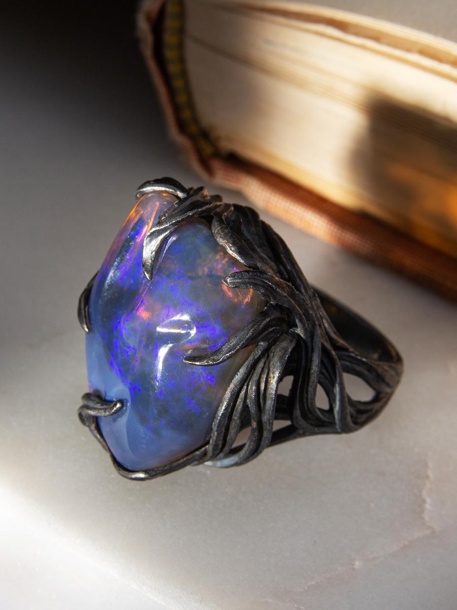 Grande bague en opale australienne Cascade de vagues Bleu fluo cadeau de mariage personne spéciale en vente 3