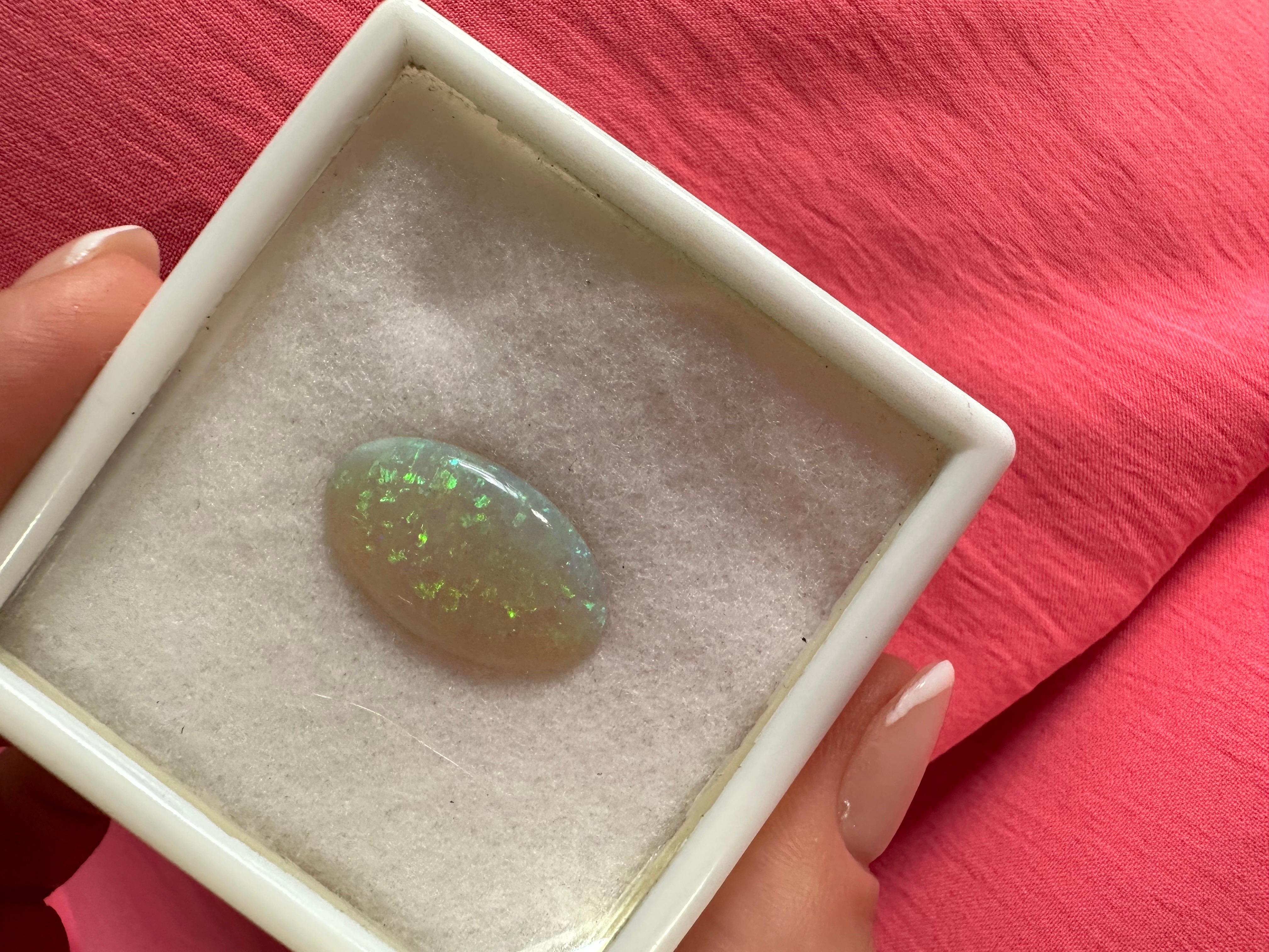 Large Australian Opal Stunning rainbow sparkle In New Condition For Sale In Jupiter, FL