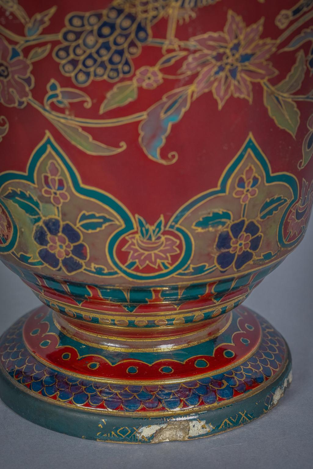Poteries Grand vase autrichien Art Nouveau à deux poignées en poterie de fond marron, année 1890 en vente