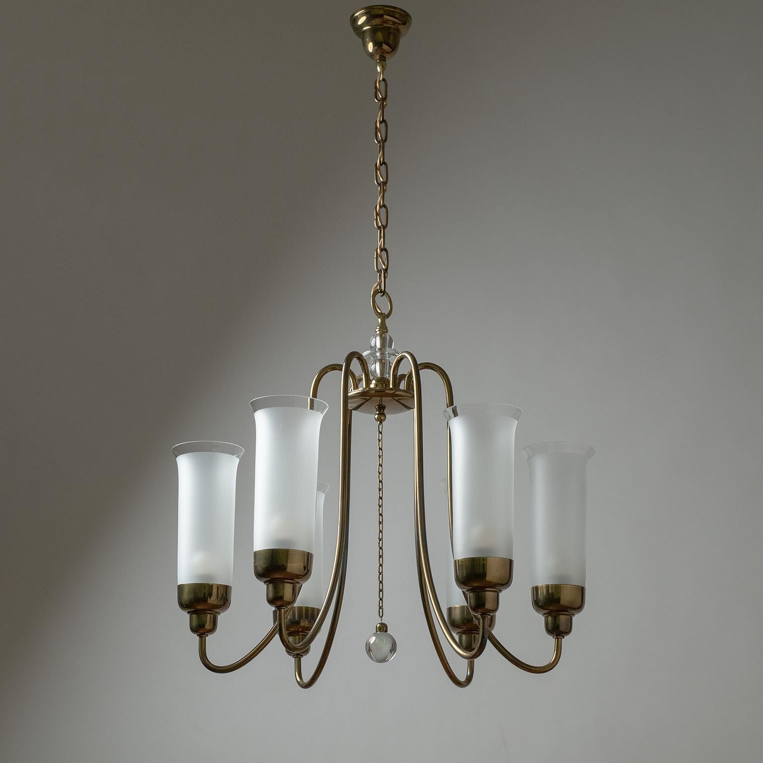 Milieu du XXe siècle Grand lustre autrichien en laiton et verre, années 1940 en vente