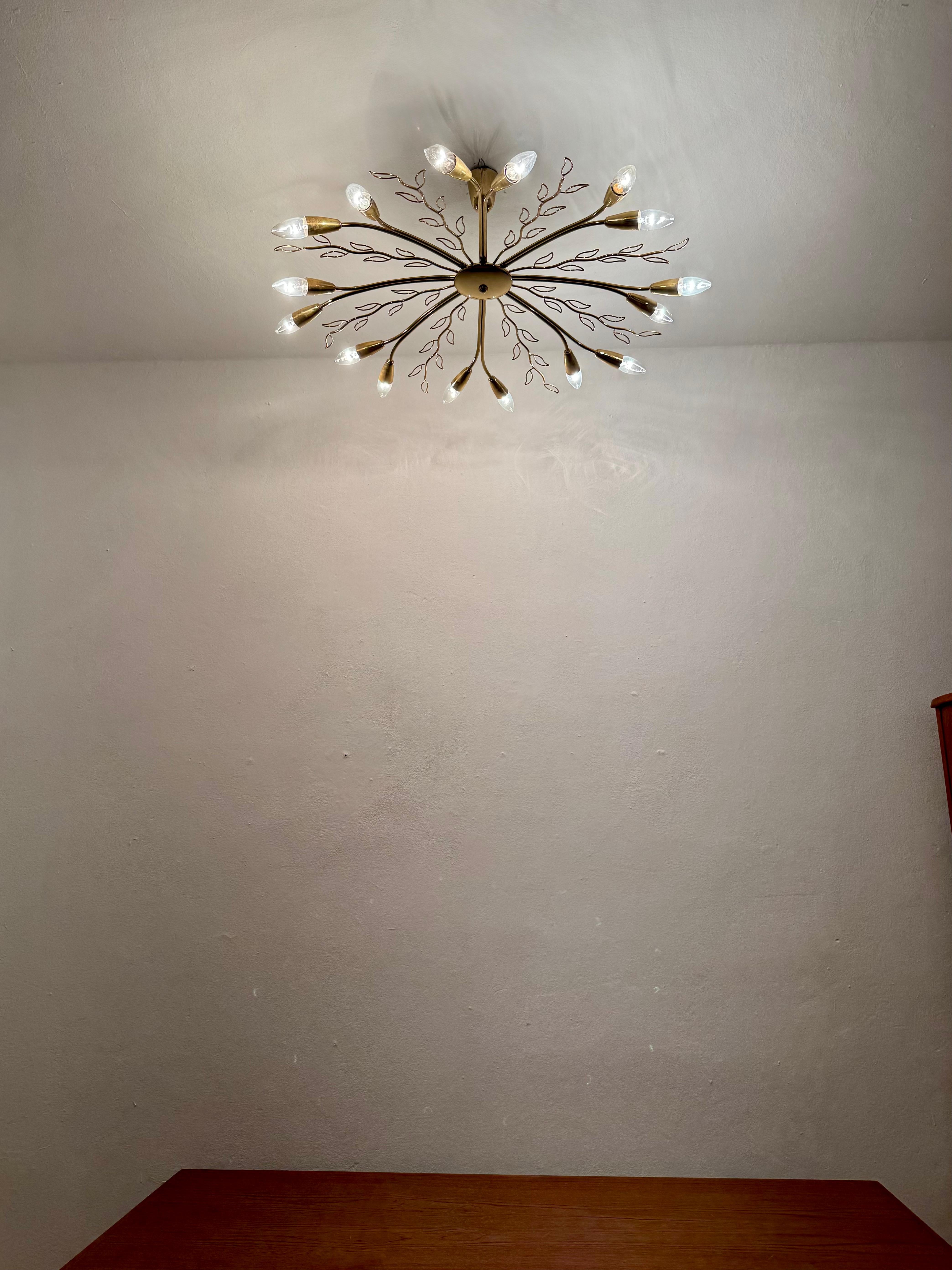 Large Austrian Brass Chandelier by Rupert Nikoll in vendita 4