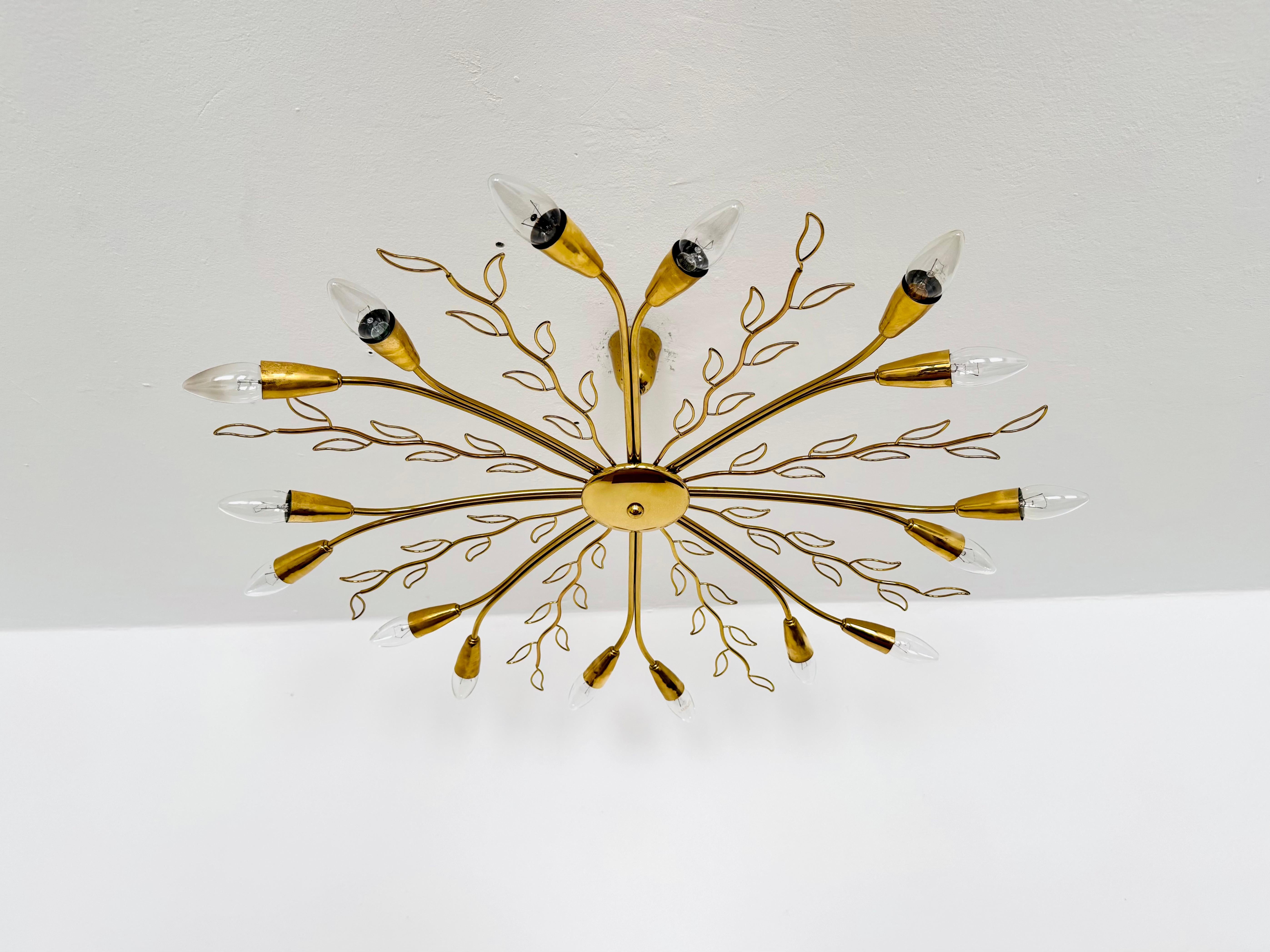 Mid-Century moderno Large Austrian Brass Chandelier by Rupert Nikoll in vendita