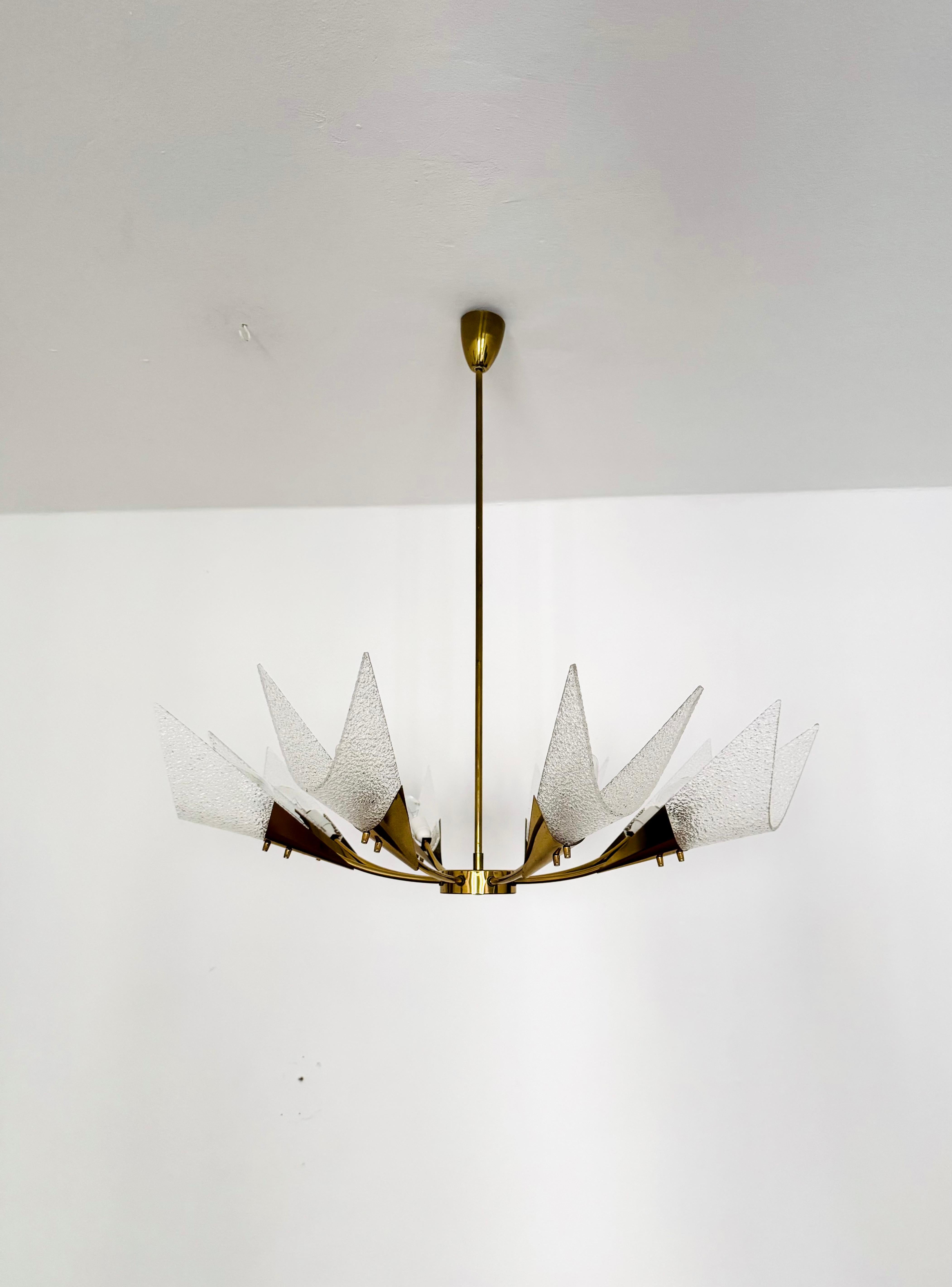 Austriaco Grande lampadario austriaco in ottone di Rupert Nikoll in vendita