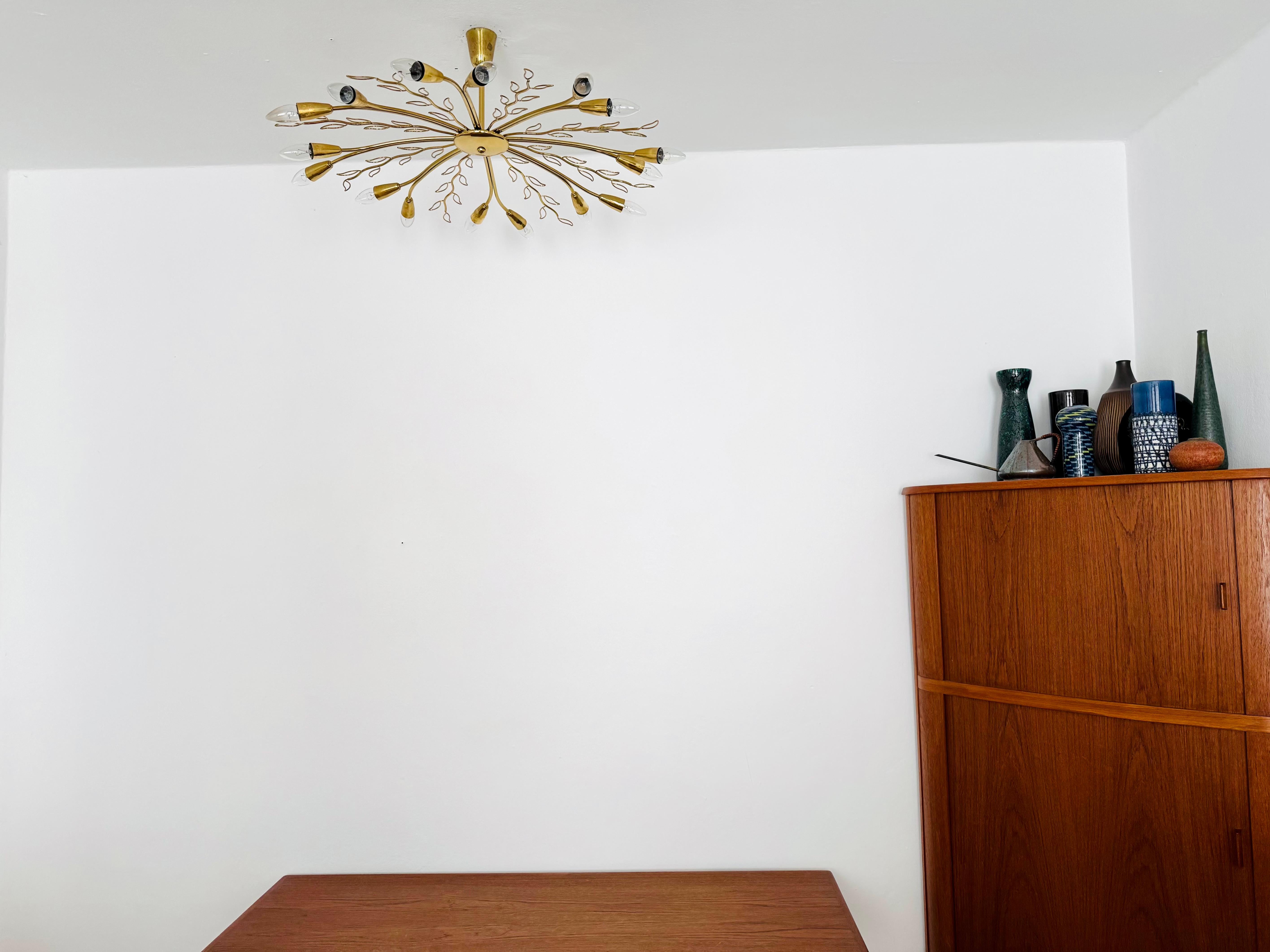 Large Austrian Brass Chandelier by Rupert Nikoll In condizioni buone in vendita a München, DE