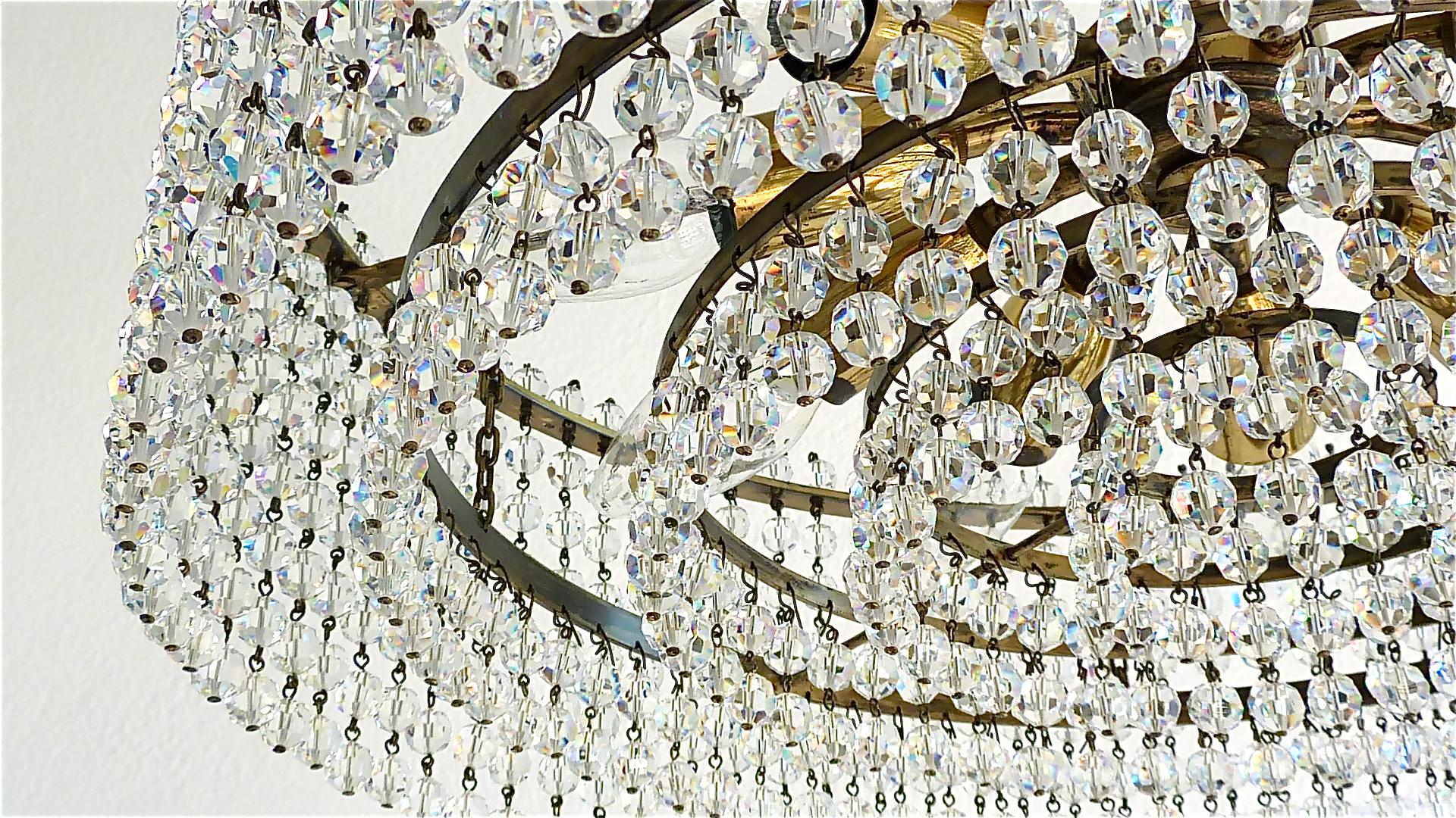 Grand lustre autrichien Lobmeyr Langzernsdorf de 1950 en verre de cristal à facettes et laiton en vente 7