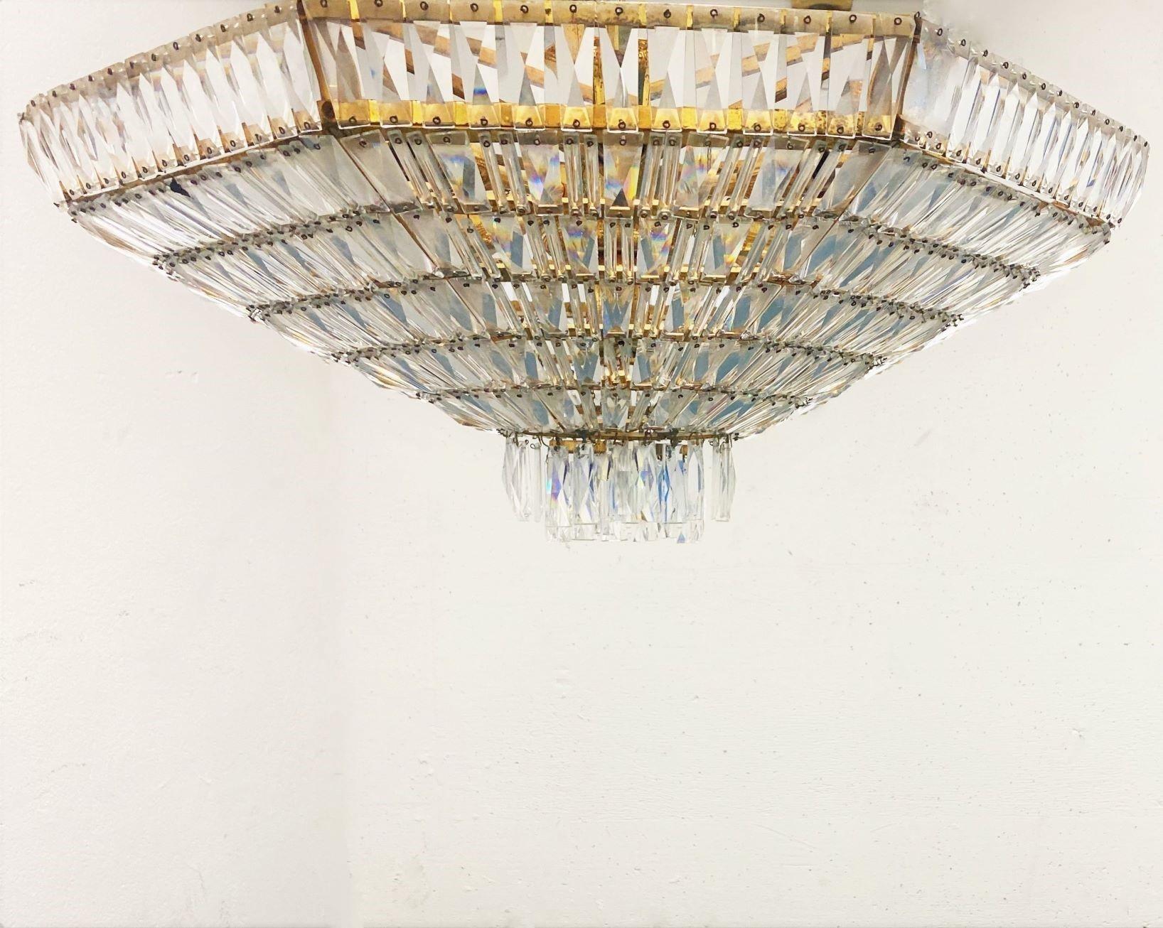 Grand lustre Art déco en laiton et cristal Swarovski, Autriche, années 1960 en vente 6