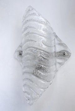 Große österreichische Wandleuchte aus strukturiertem organischem Eisglas, 1960er Jahre