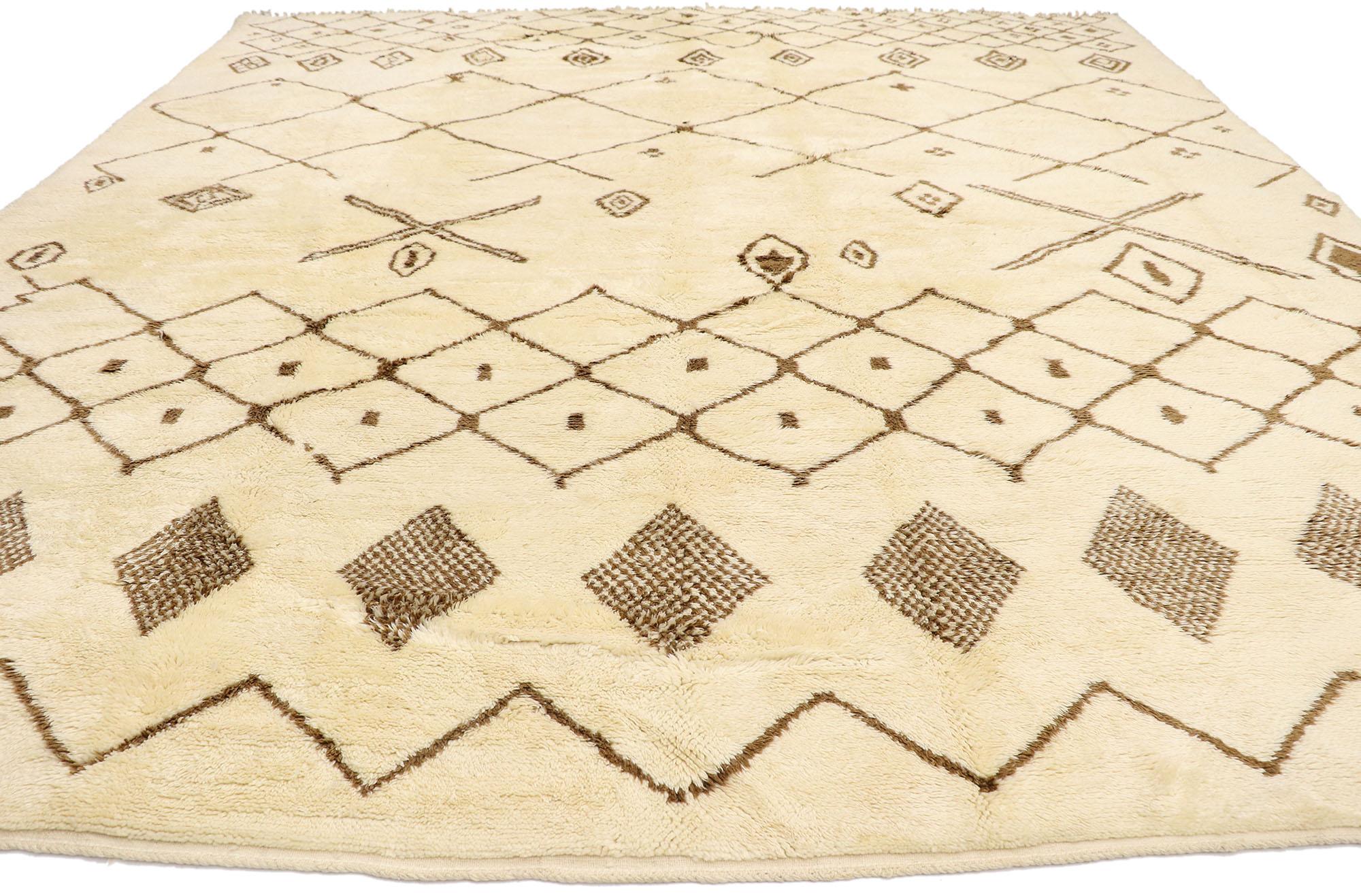 Moderne Grand tapis berbère marocain authentique, le confort hygge rencontre le charme nomade en vente