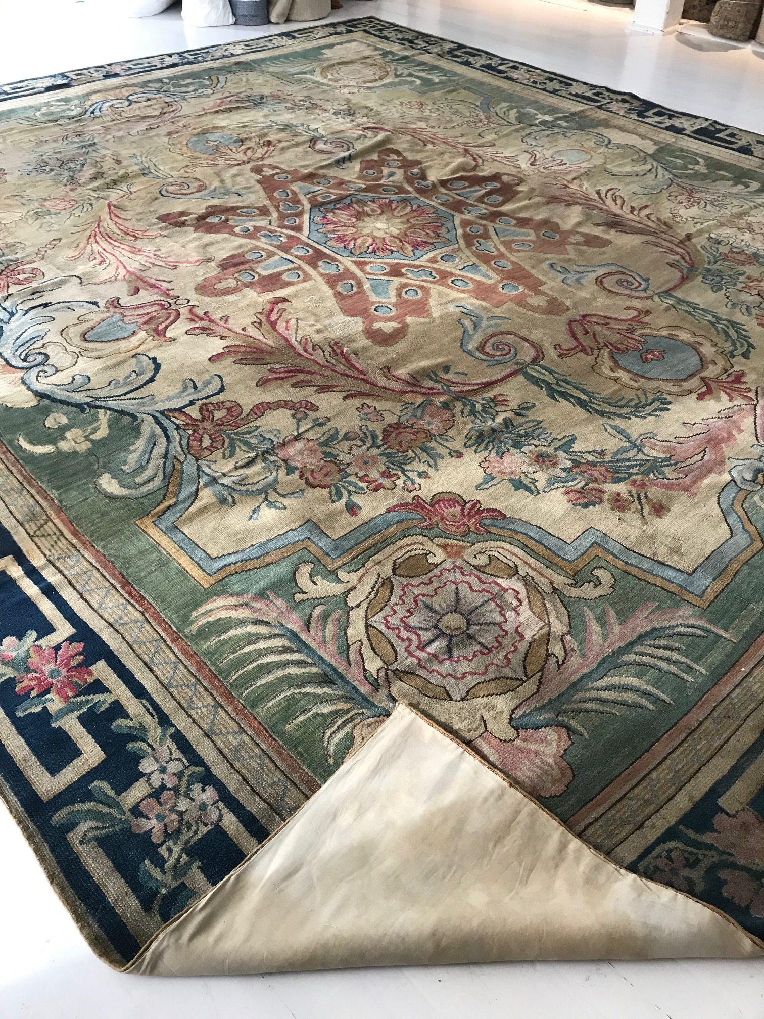Large authentic Savonnerie bold handmade wool rug
Size: 14'10