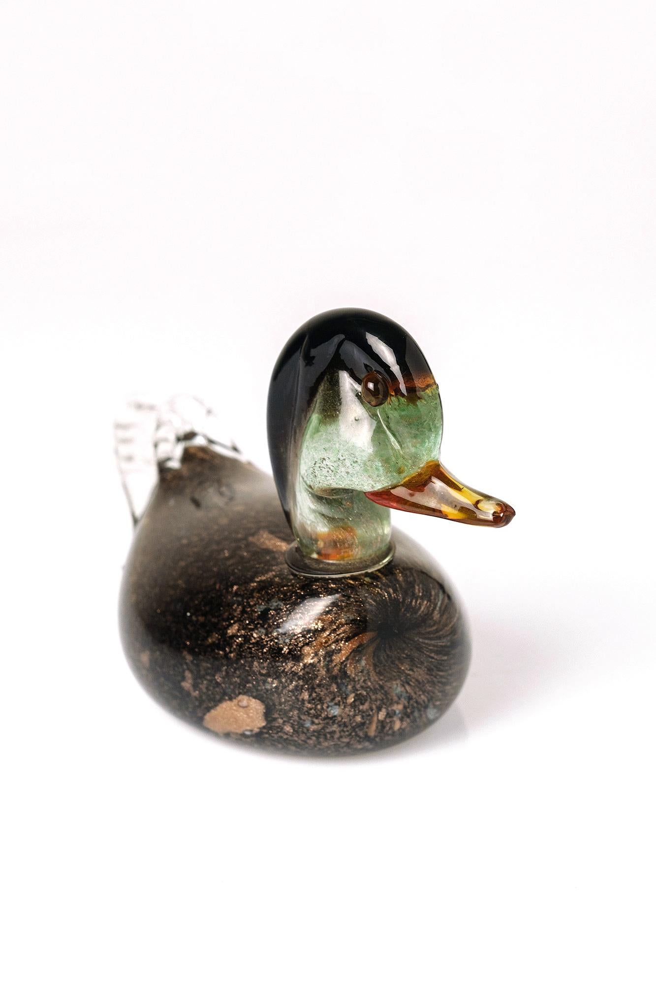 Beautiful and decorative Murano glass sculpture of a duck. 
Sommerso glass embellished with gold and copper avventurine grains. 
In perfect original condition.